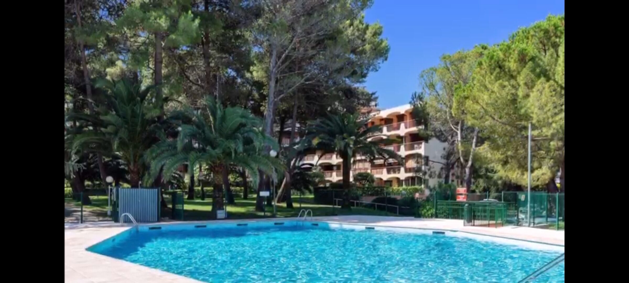 Beautiful apartment for 4 people in Mandelieu La Napoule on the top floor with swimming pool