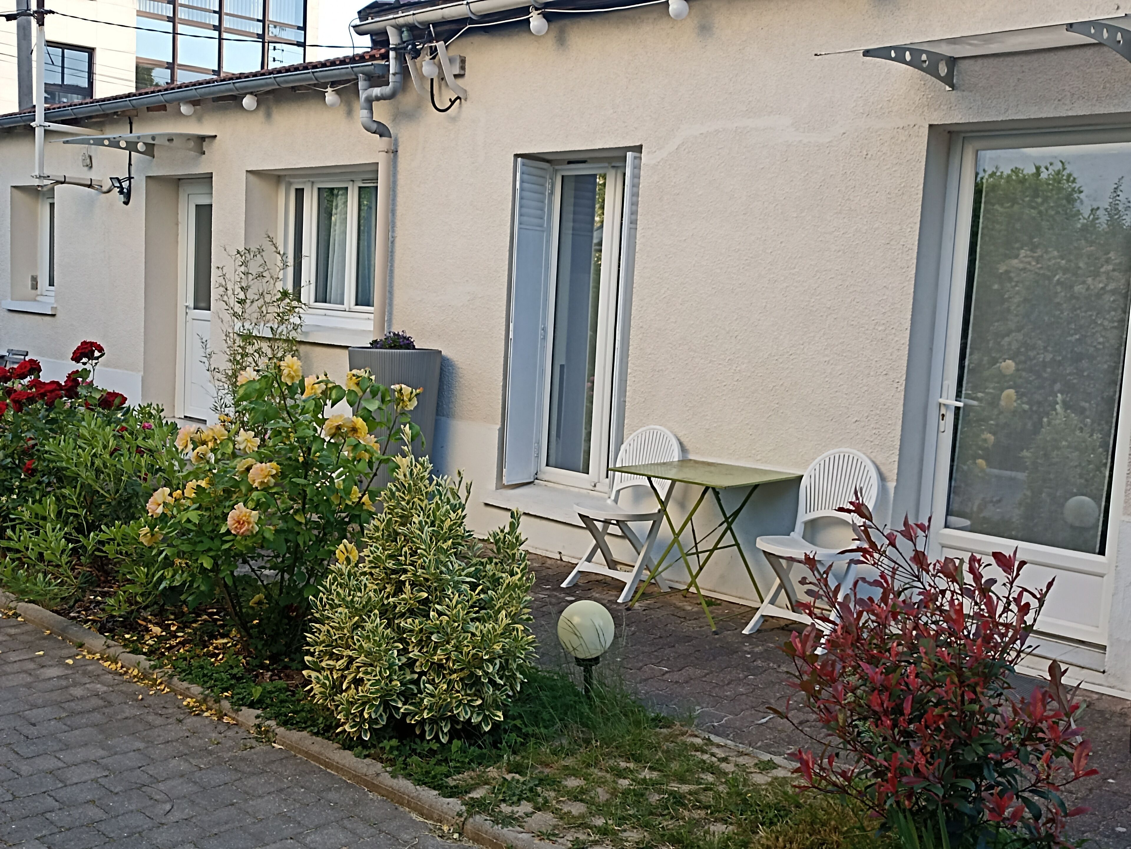 T4 independent accommodation at the gates of Paris for 2 families / friends