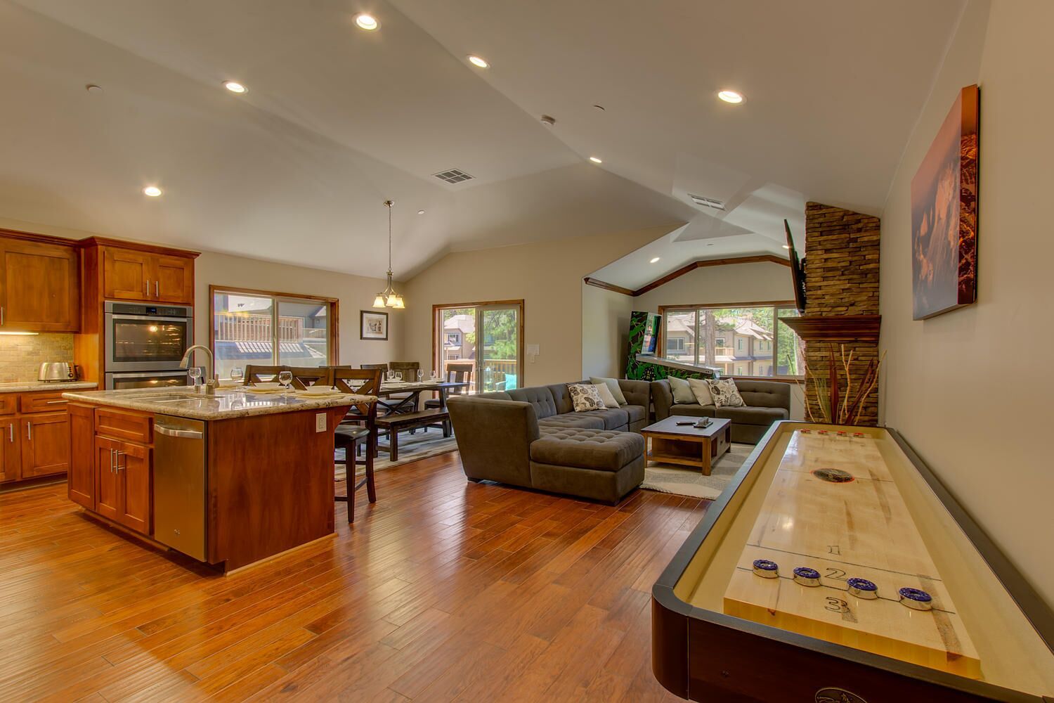 Air Conditioning, Shuffleboard, Walk to Heavenly/ Casinos/ Lake, Grill, Wifi – Tahoe Woods Luxury