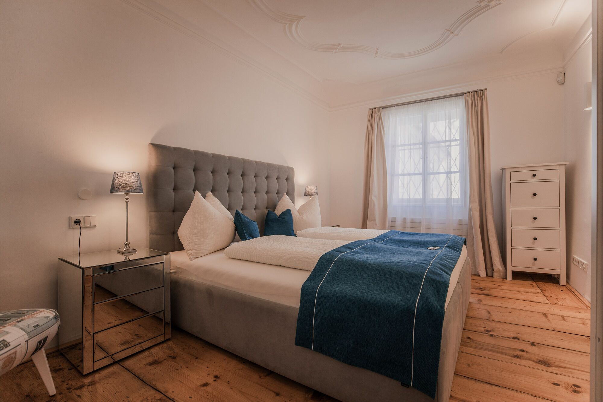 Large apartment on the first floor - close to the cathedral & festival hall - 2 bedrooms & 2 bathrooms