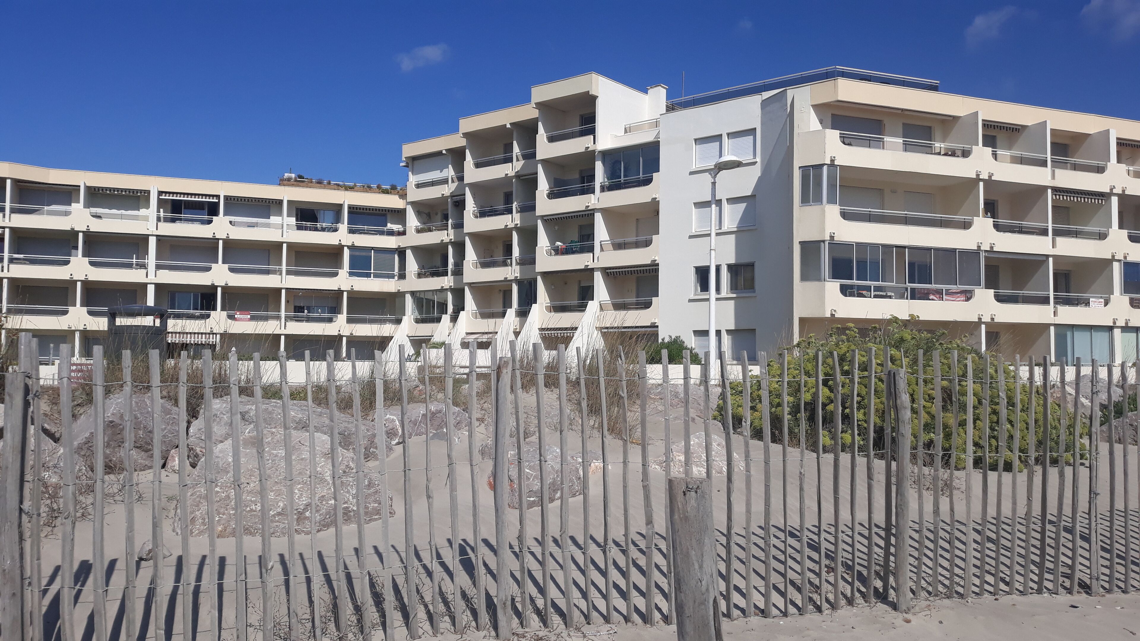 Large crossing studio