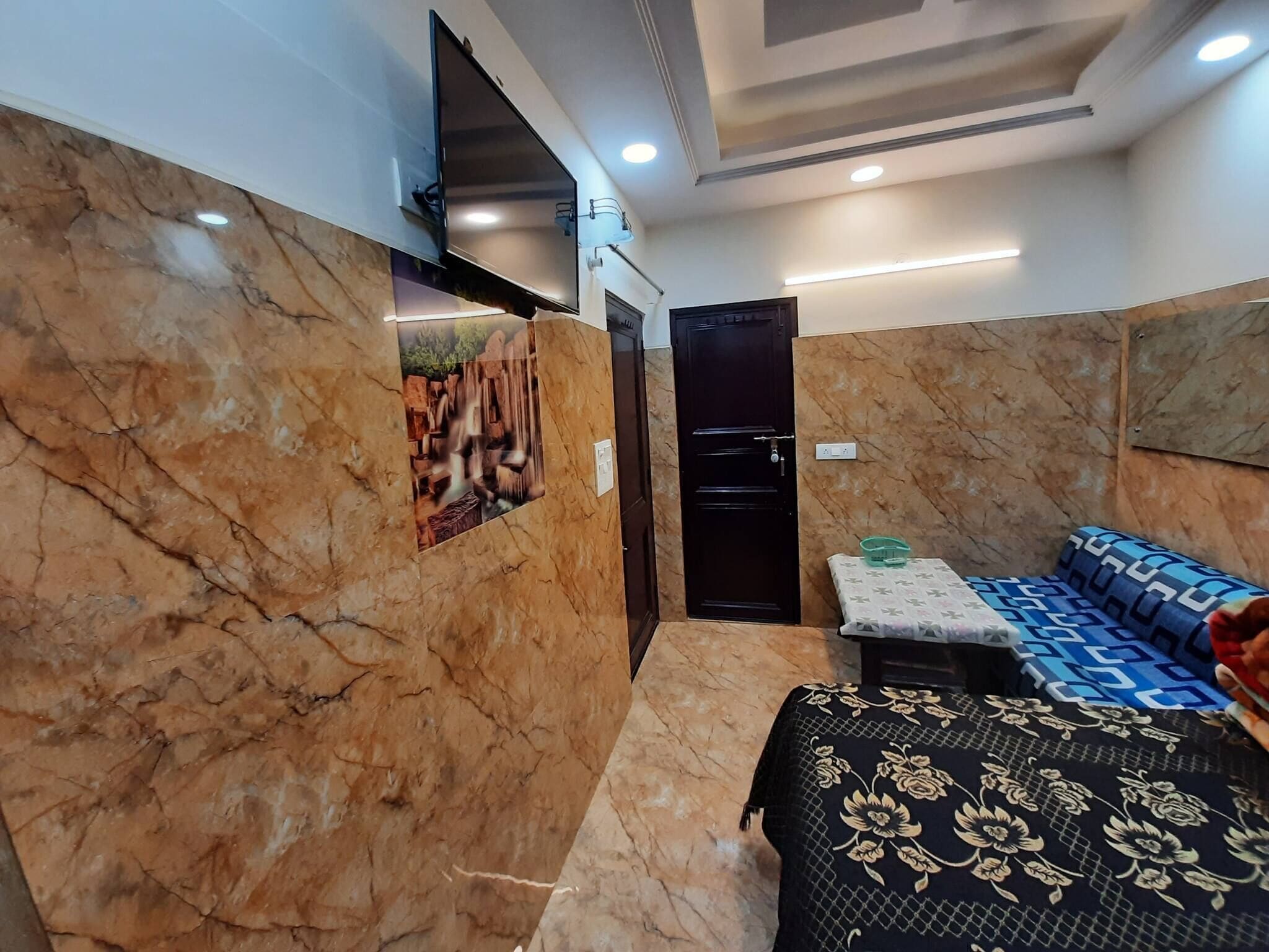 Couple friendly private flat in posh lajpat nagar