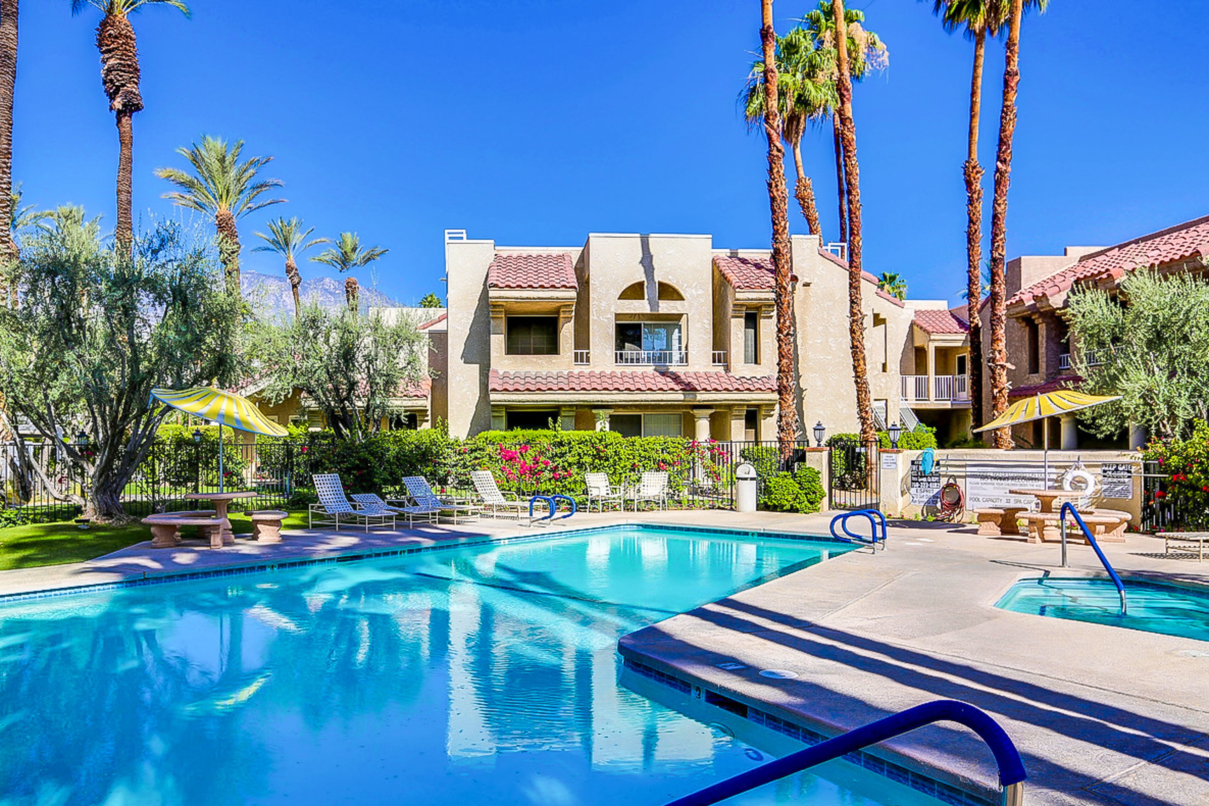 Fabulous Escape with a Gas Grill, Heated Pool, Spa, & Tennis Courts