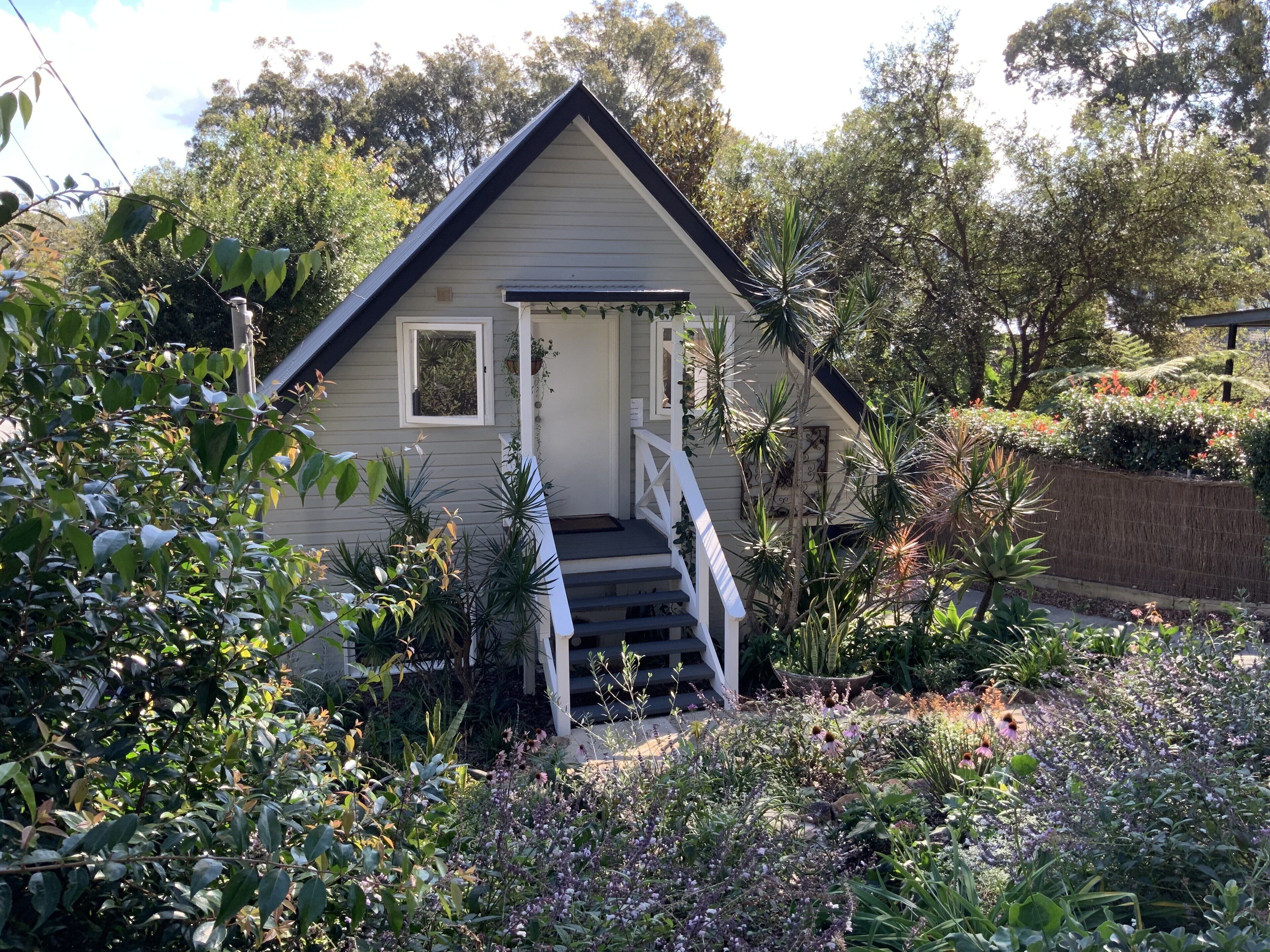 BIRDSONG <br>Stylish private couples loft with water glimpses through the treetops.