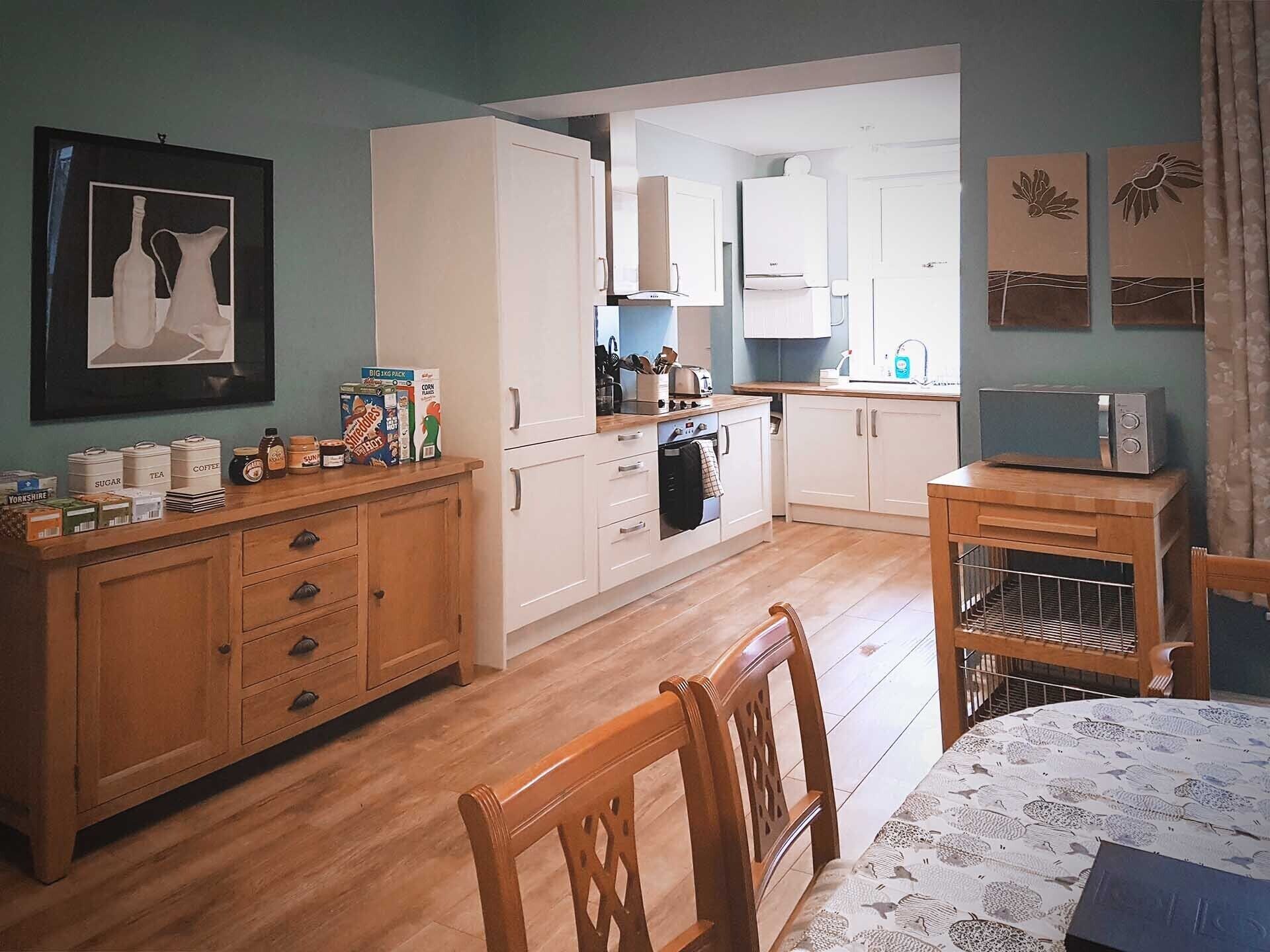 Superking beds, spacious and comfortable ground floor apartment near town centre