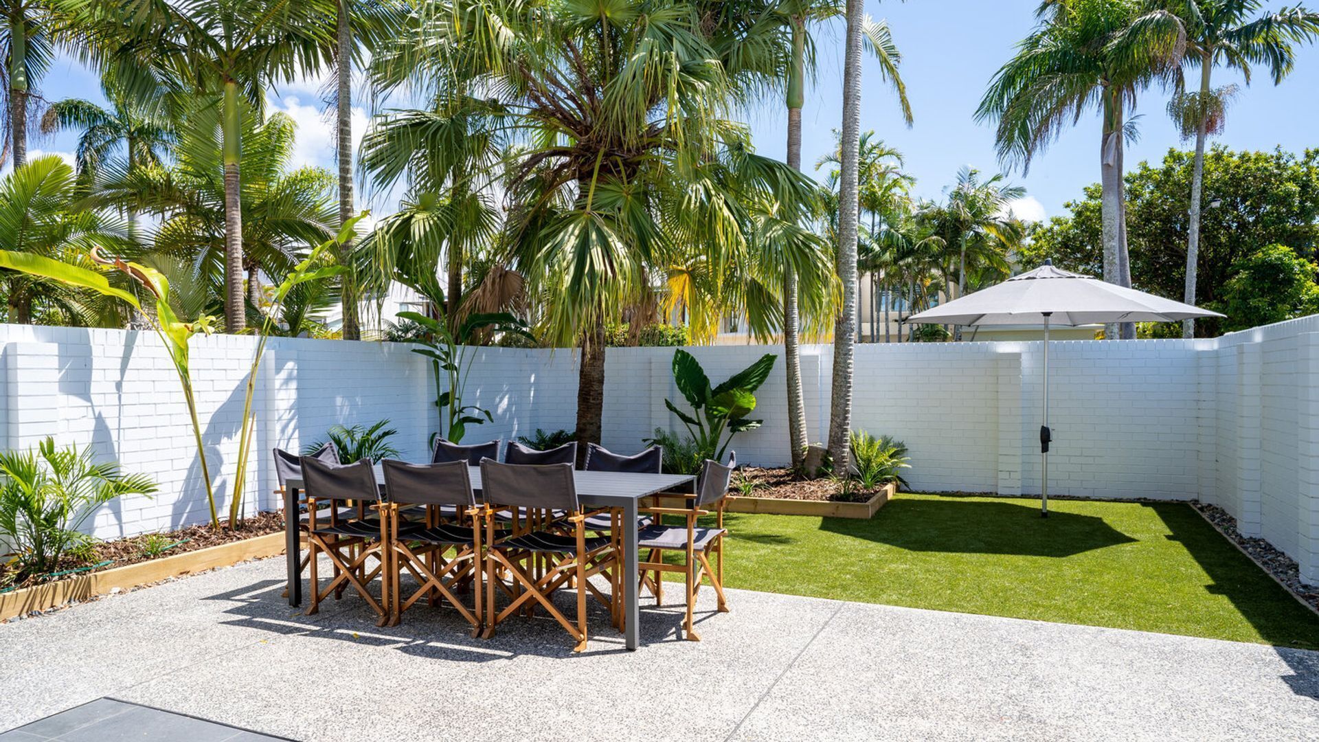 PRIVATE COURTYARD - PETS - LOCATION - AIR CON