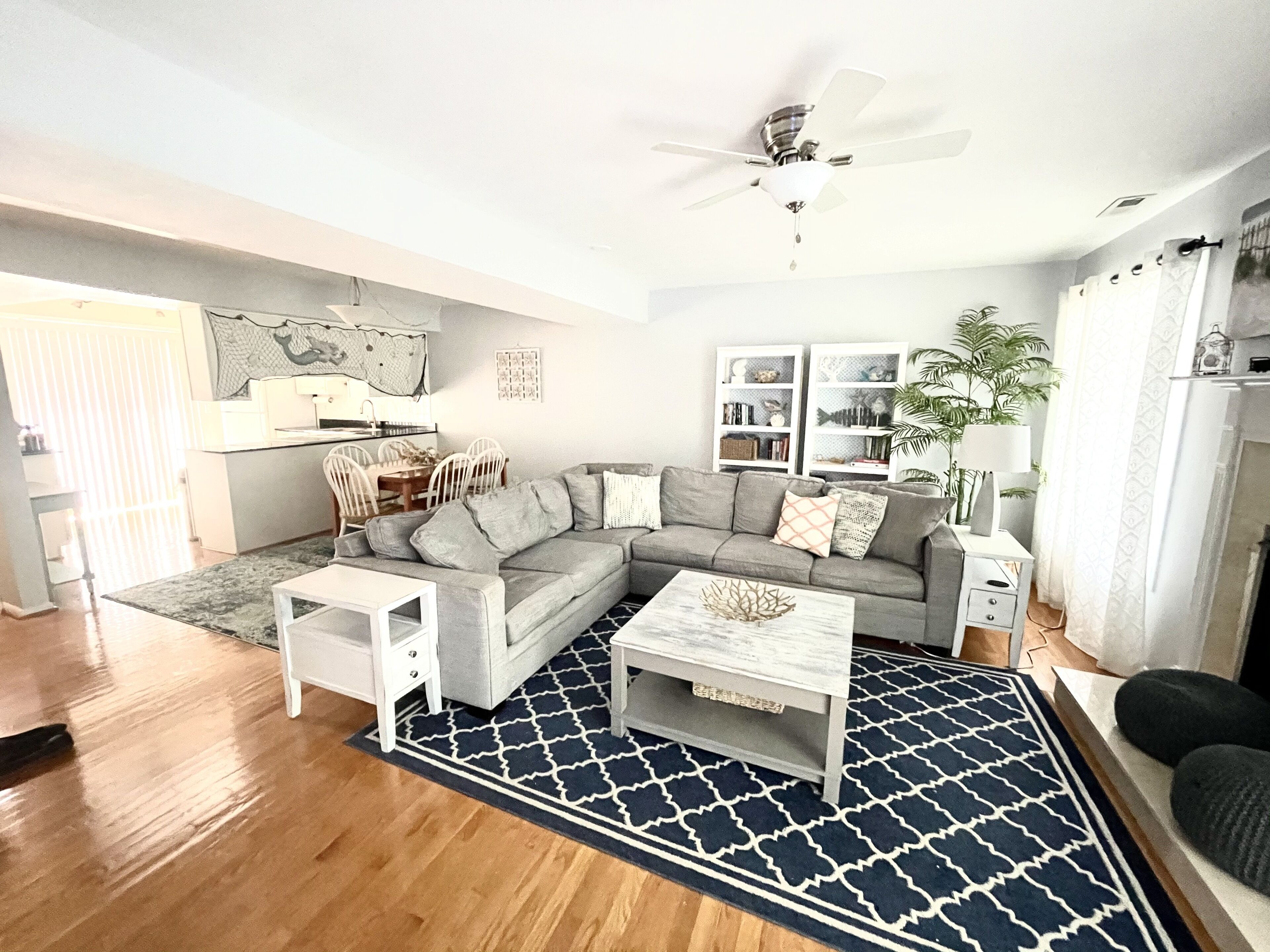 1-1/2 Blks from Beach/Great Location/Luxury Condo/Private Garage NEPTUNE'S NOOK