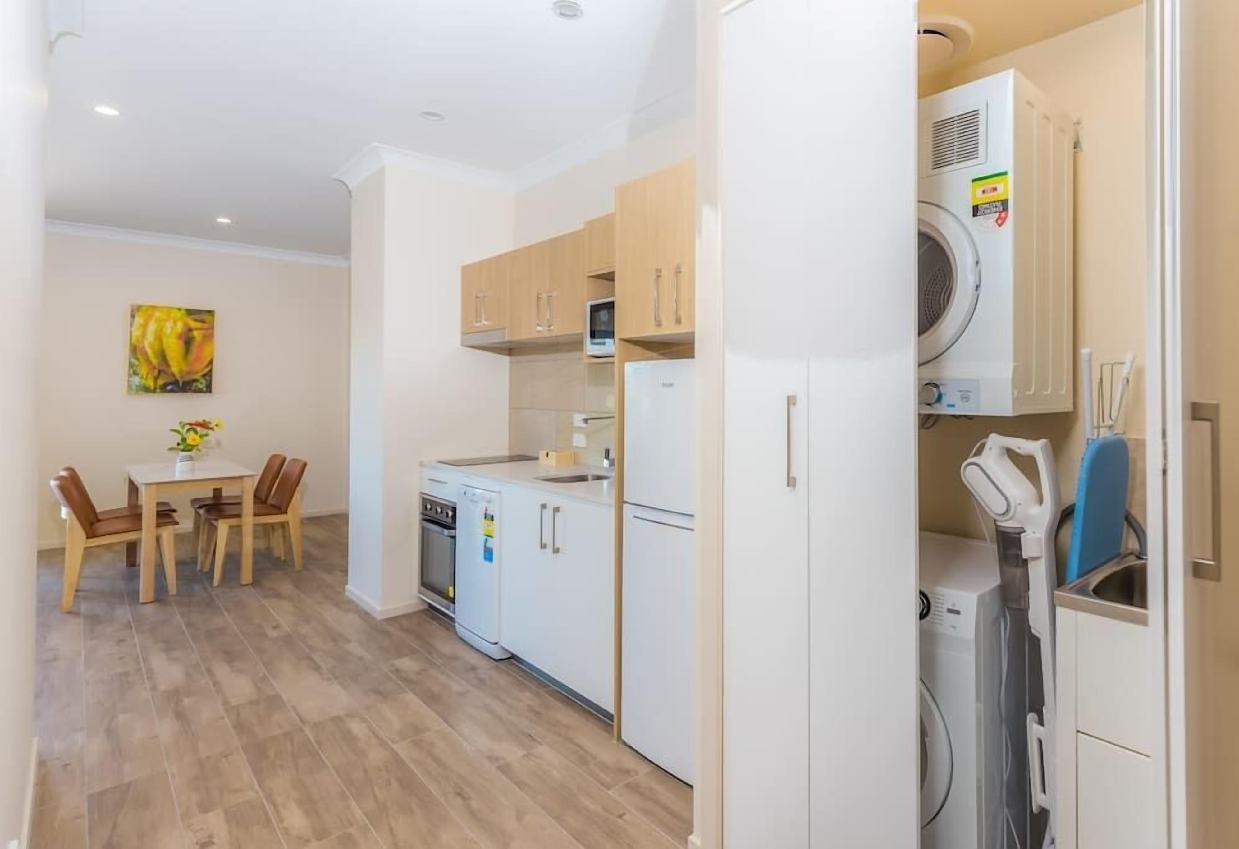 Stylish & spacious 1 BRM king bed apartment