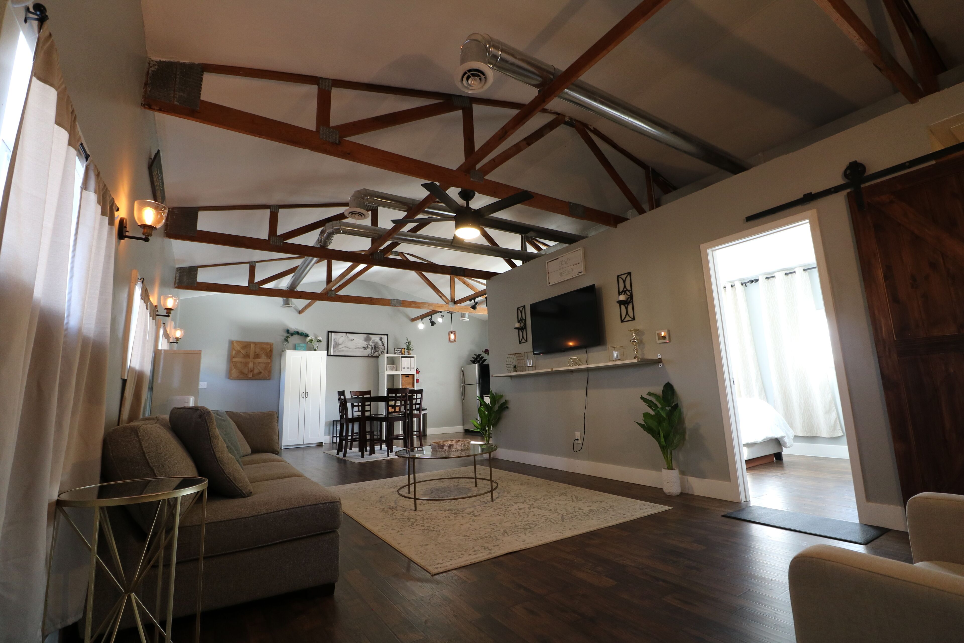 Beautiful loft in countryside by FT Leavenworth