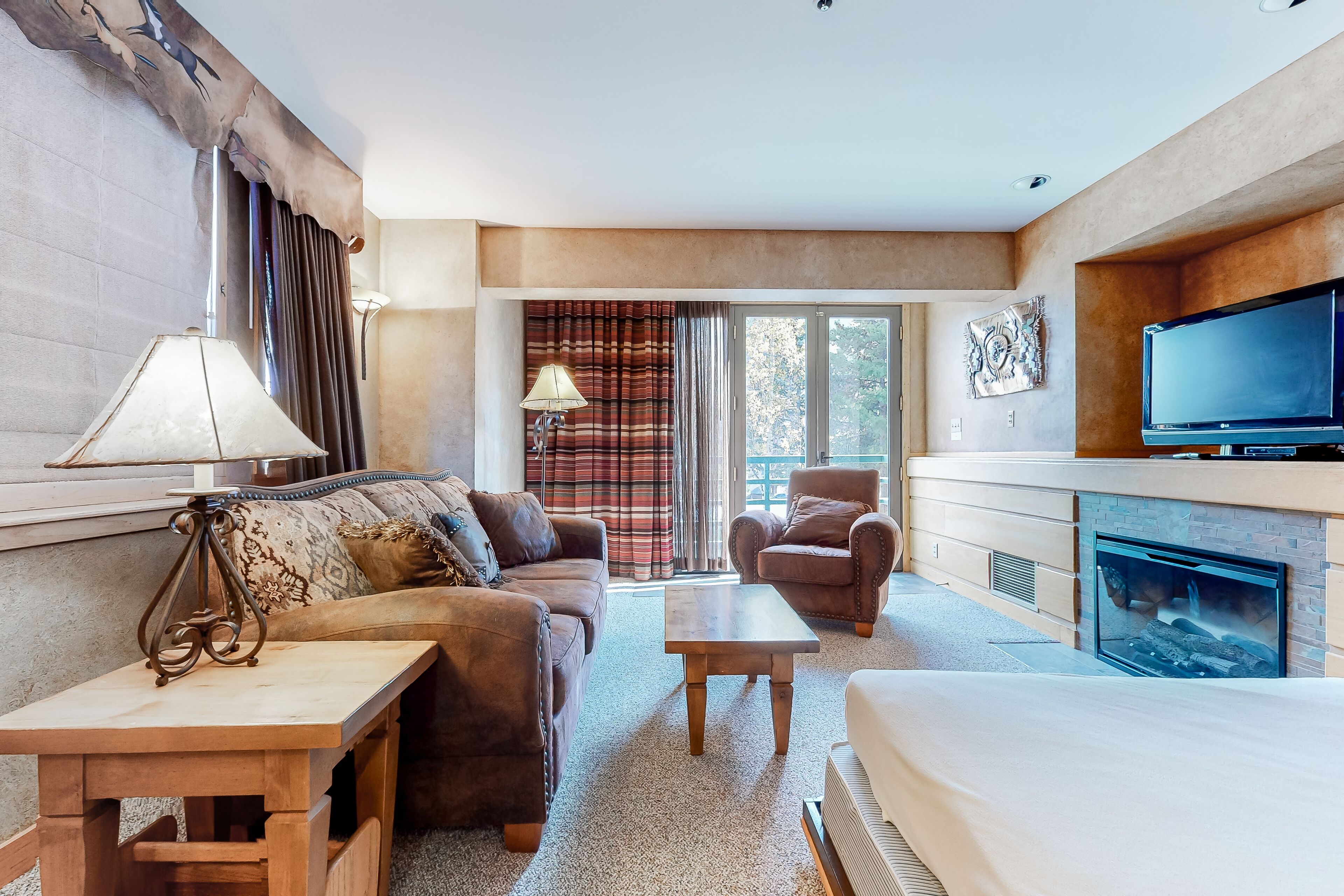 Lovely ski-in/ski-out resort home w/shared pool, hot tub, sauna, fitness center!