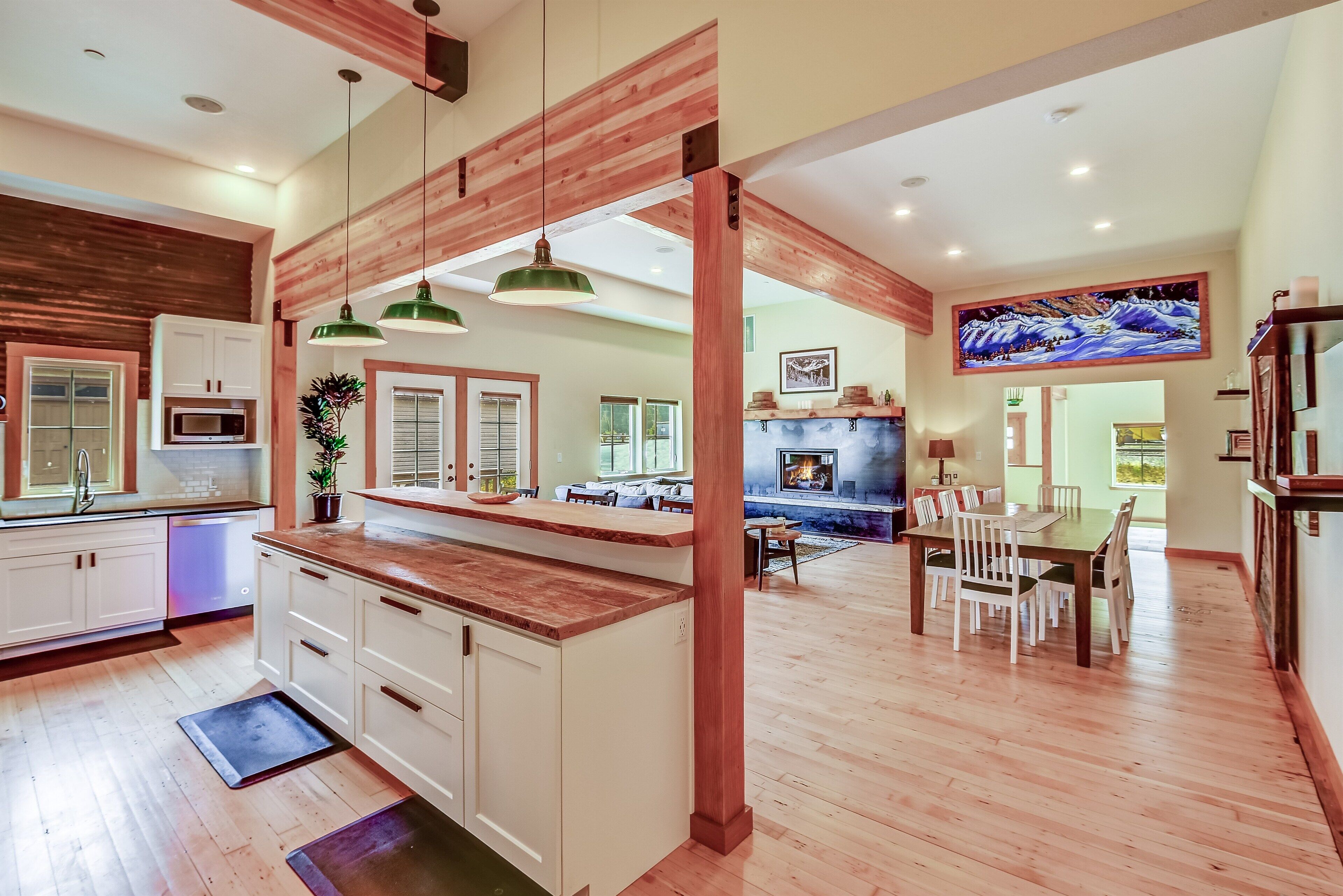 Historic luxe lodge in heart of Cascades