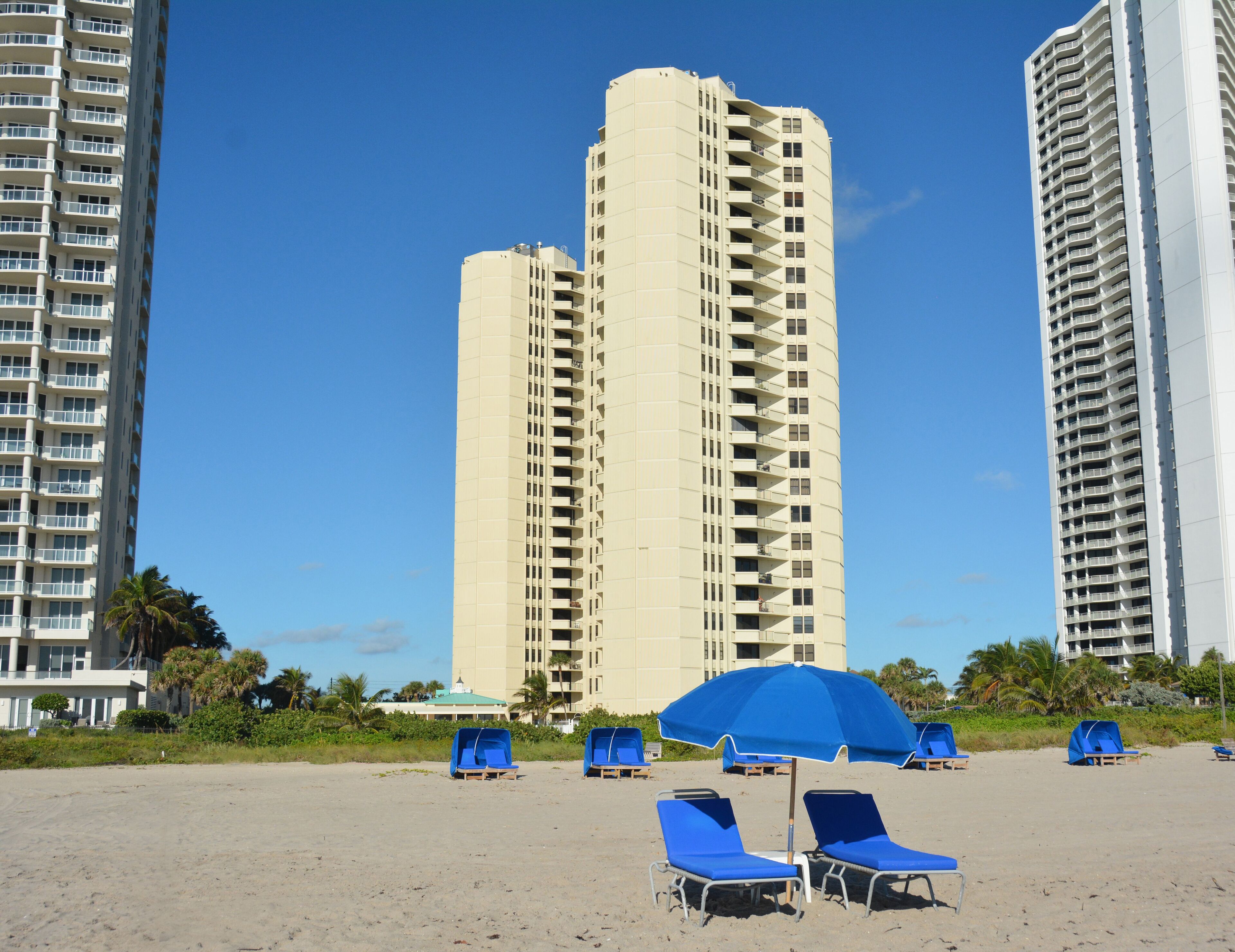 Phoenix Towers Condo on the Ocean with Private Beach, Pool and other Accessories