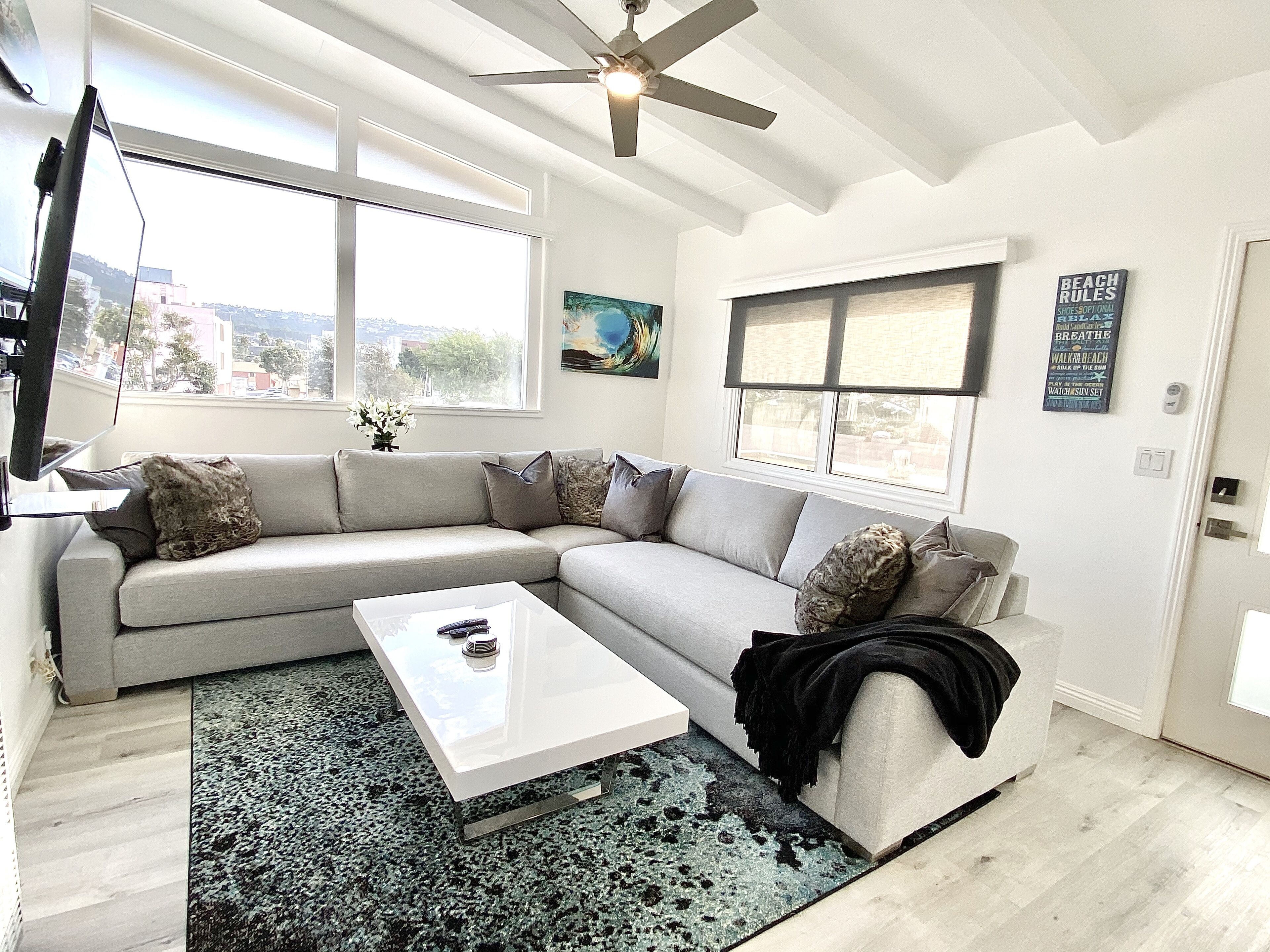 Stunning Beach Pad in Heart of Town - 2blks to Beach