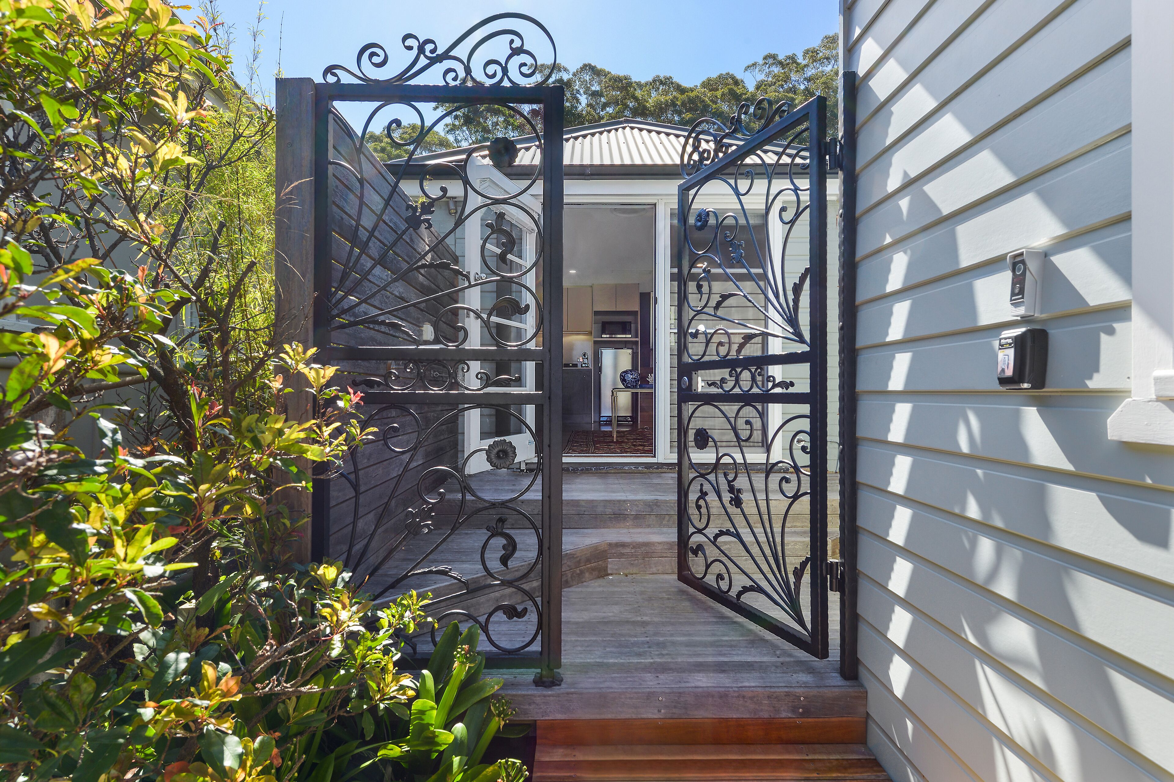 Relax-Inn Austinmer. Luxury detached Guest House.