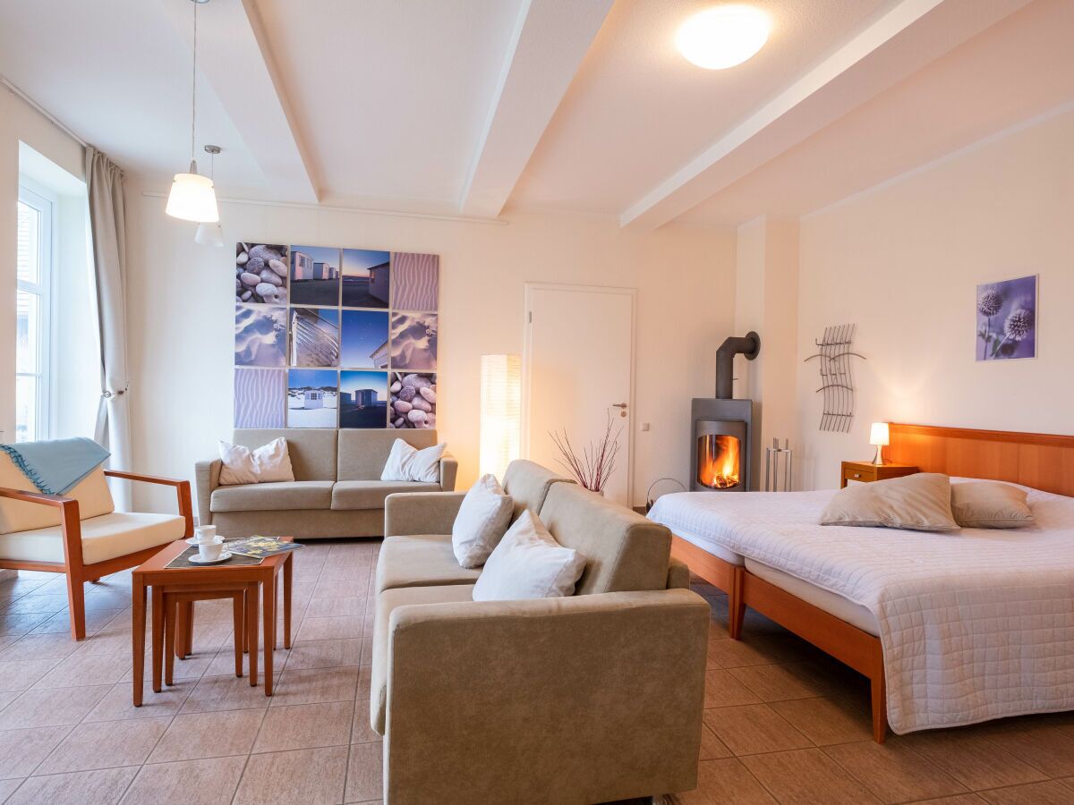 Stylish holiday apartment in a manor house on Lake Plauer