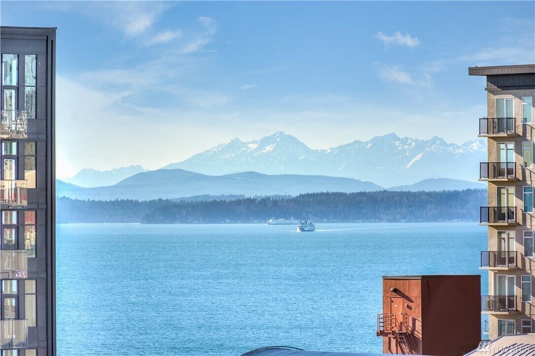 Cozy Belltown Condo with amazing Elliott Bay Views