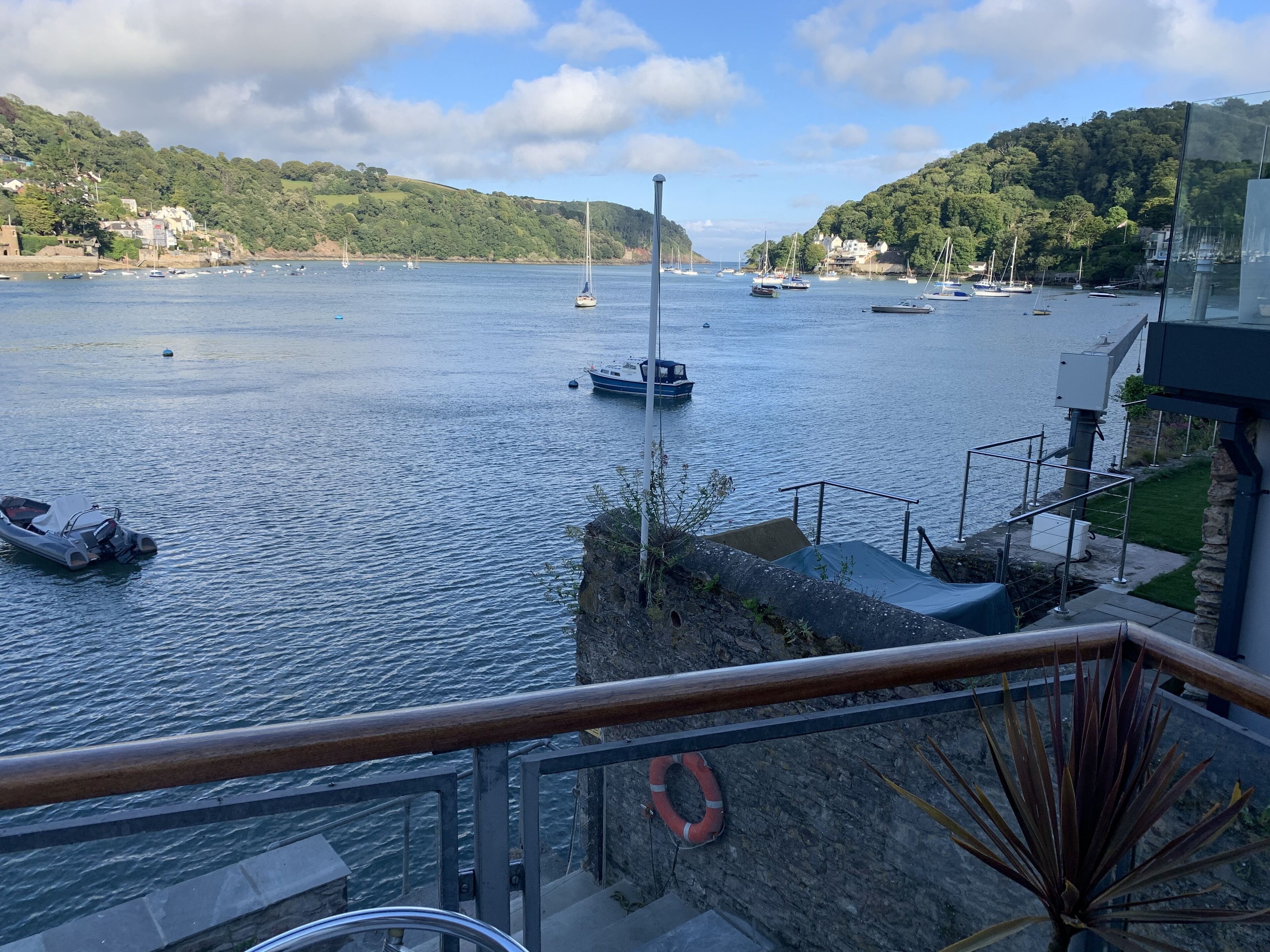 Beautiful 1st floor waterfront apartment, superb views over estuary