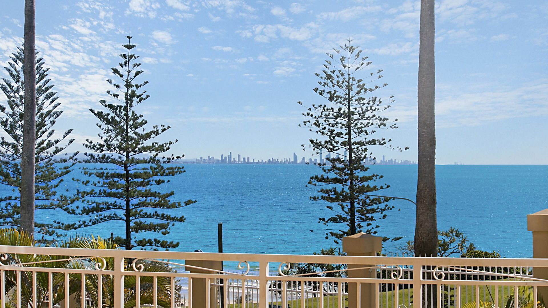 Orion 2 - Beachfront Rainbow Bay - Linen Supplied - Min. 3 nights stay