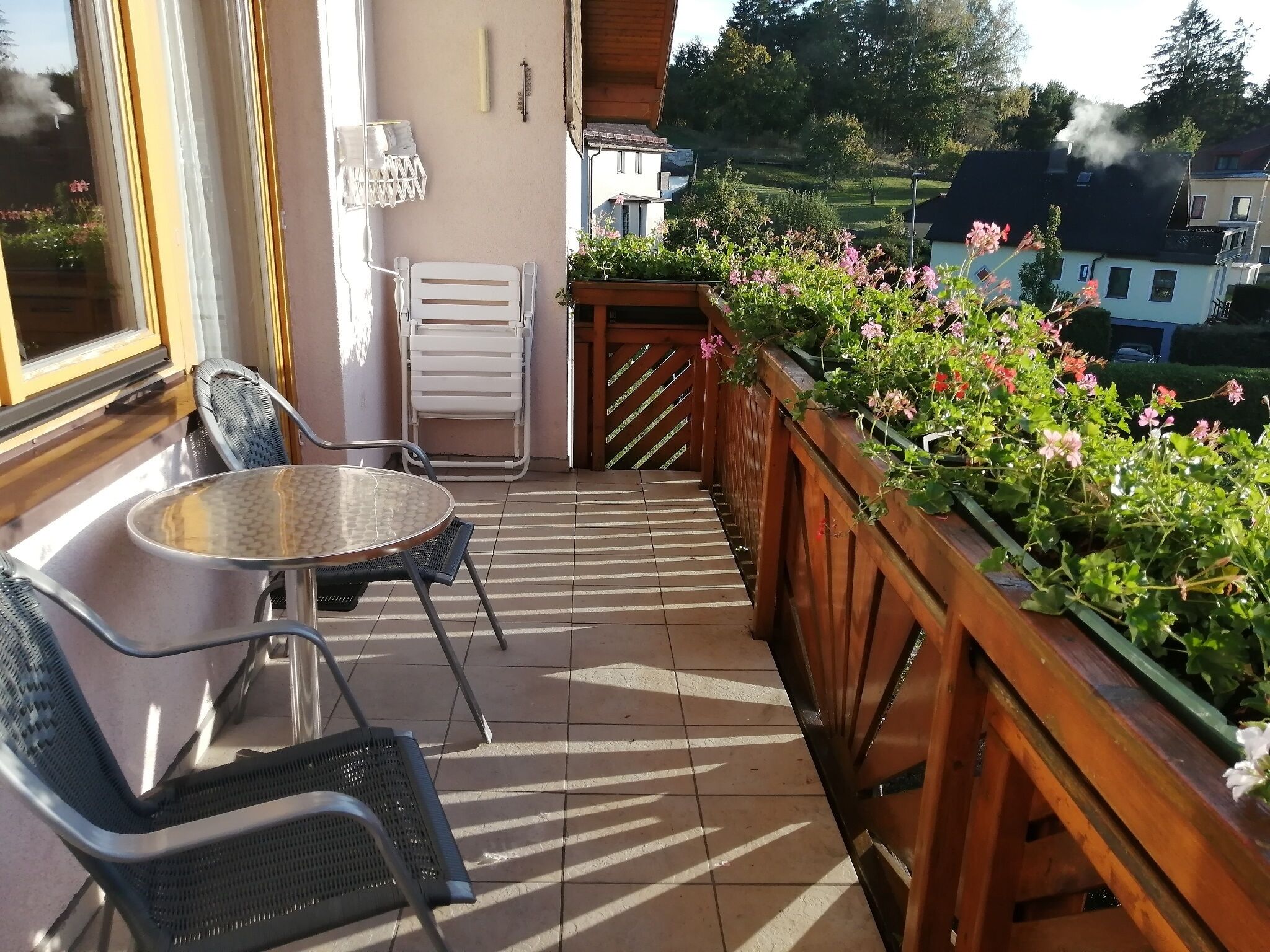 Vacation apartment with large garden with solar-heated swimming pool with terrace and sun loungers