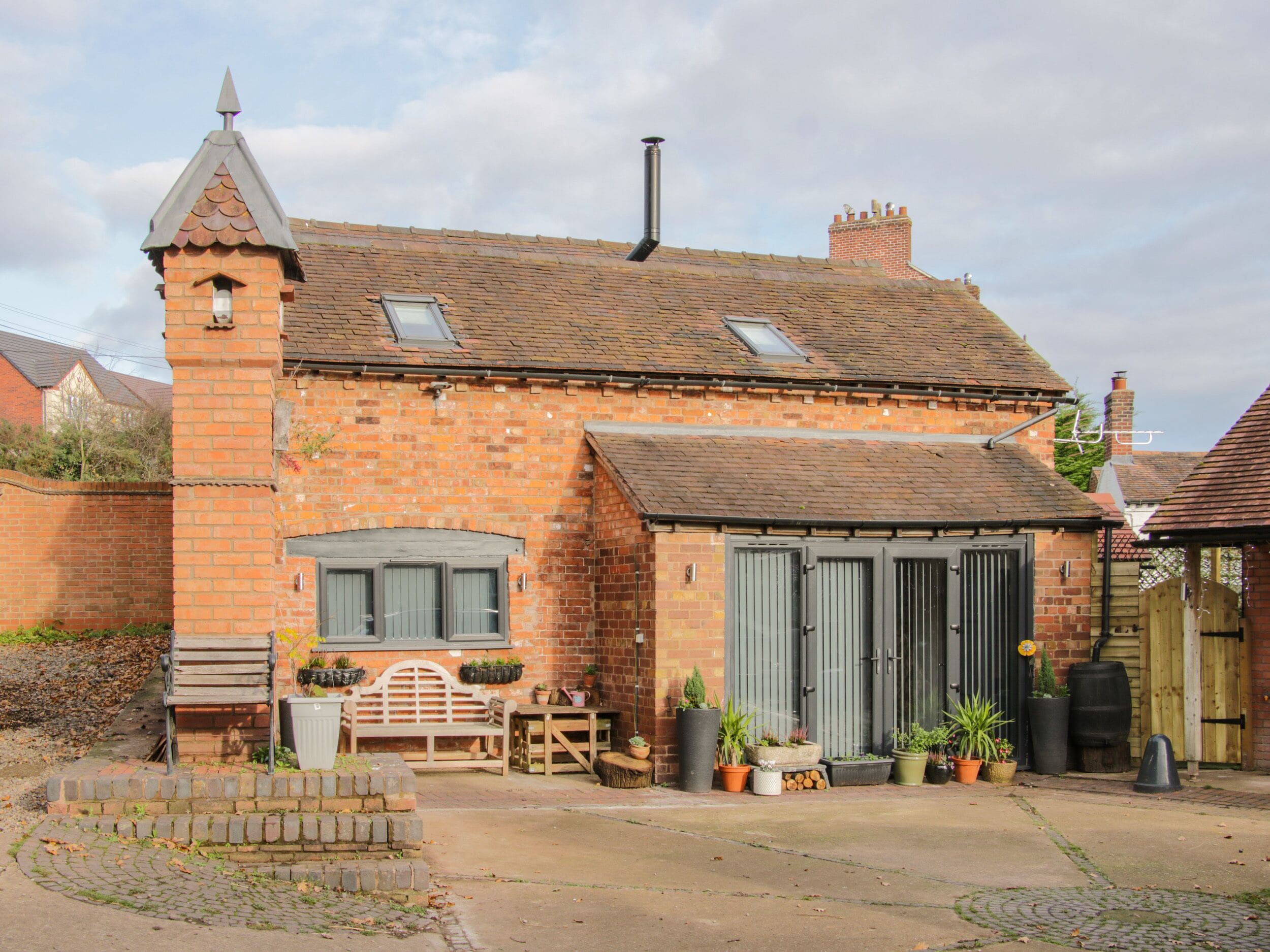 BANK HOUSE BARN, romantic, character holiday cottage in Hanwood