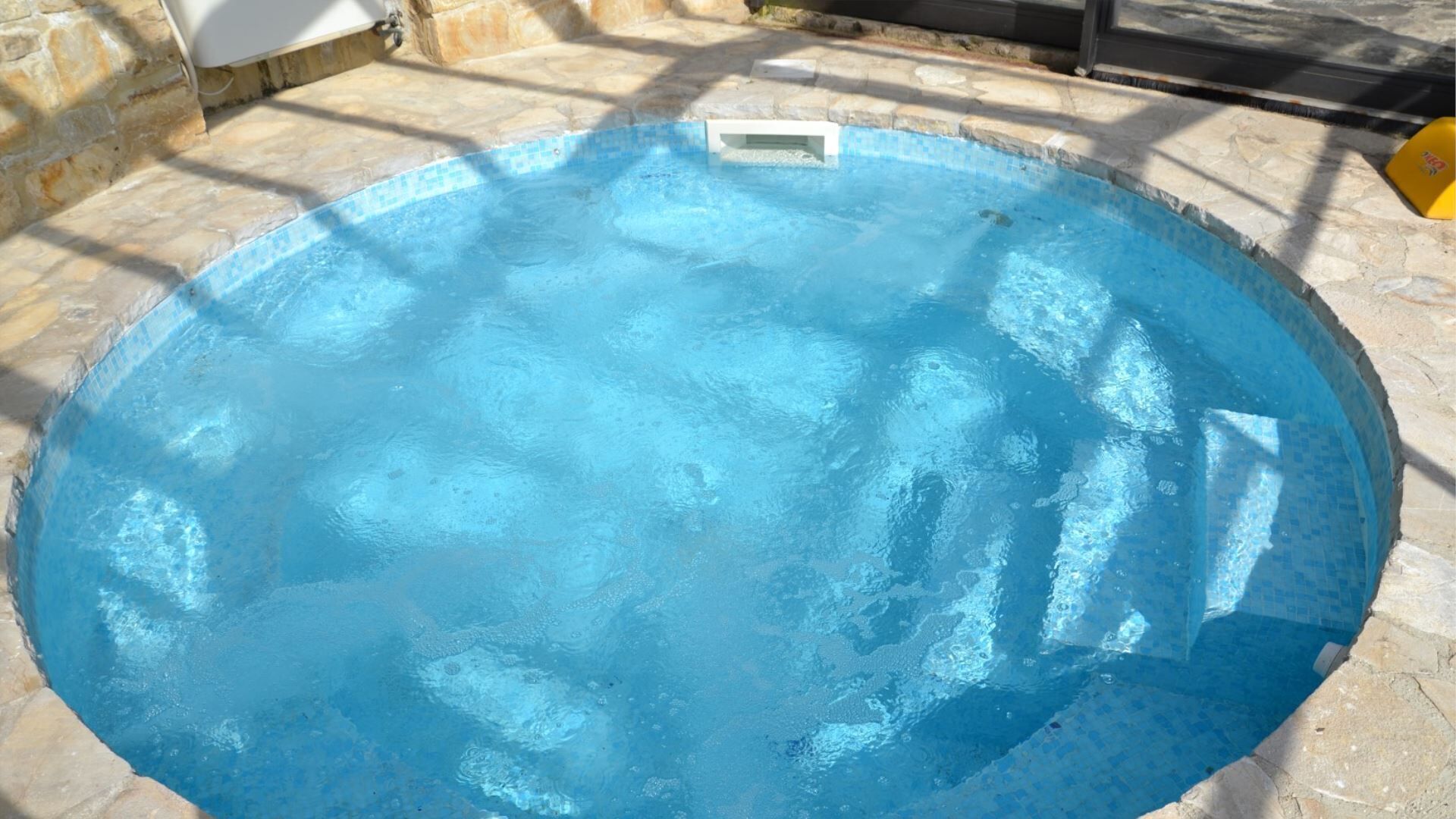 Noce, Characteristic chalet in Umbria with SPA, jacuzzi, garden, stunning view.