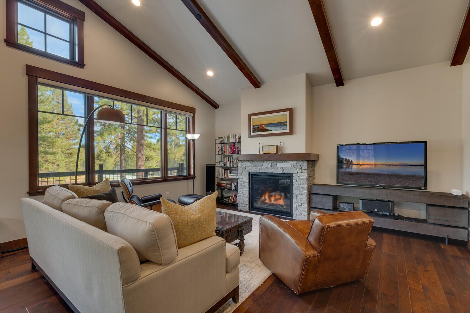 Truckee Luxe at Gray's Crossing - 3BR w/ Private Hot Tub - Office Space - Golf Course Views