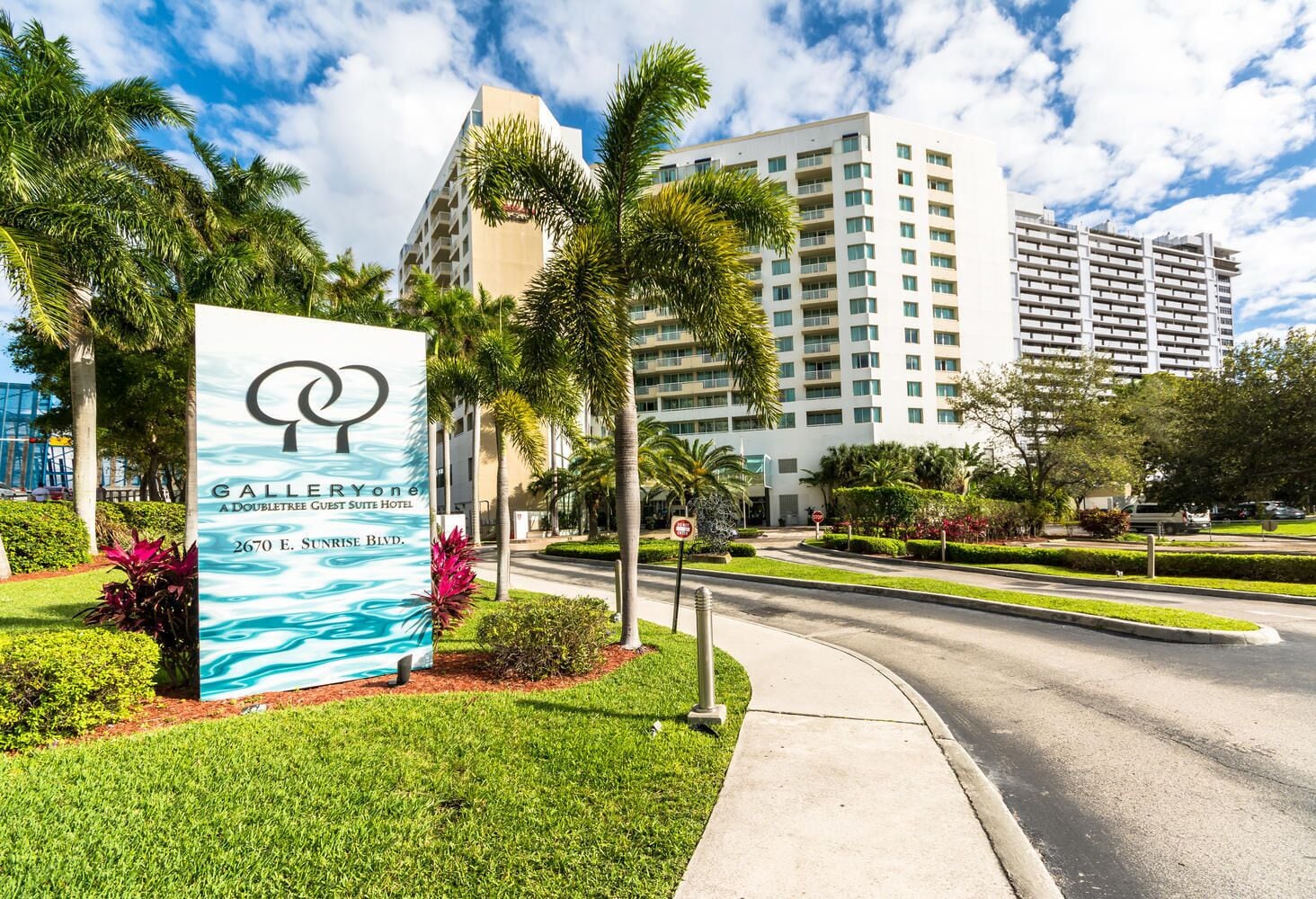 Largest 2 bedroom in the DoubleTree Suites by Hilton Hotel - Walk to the Beach!