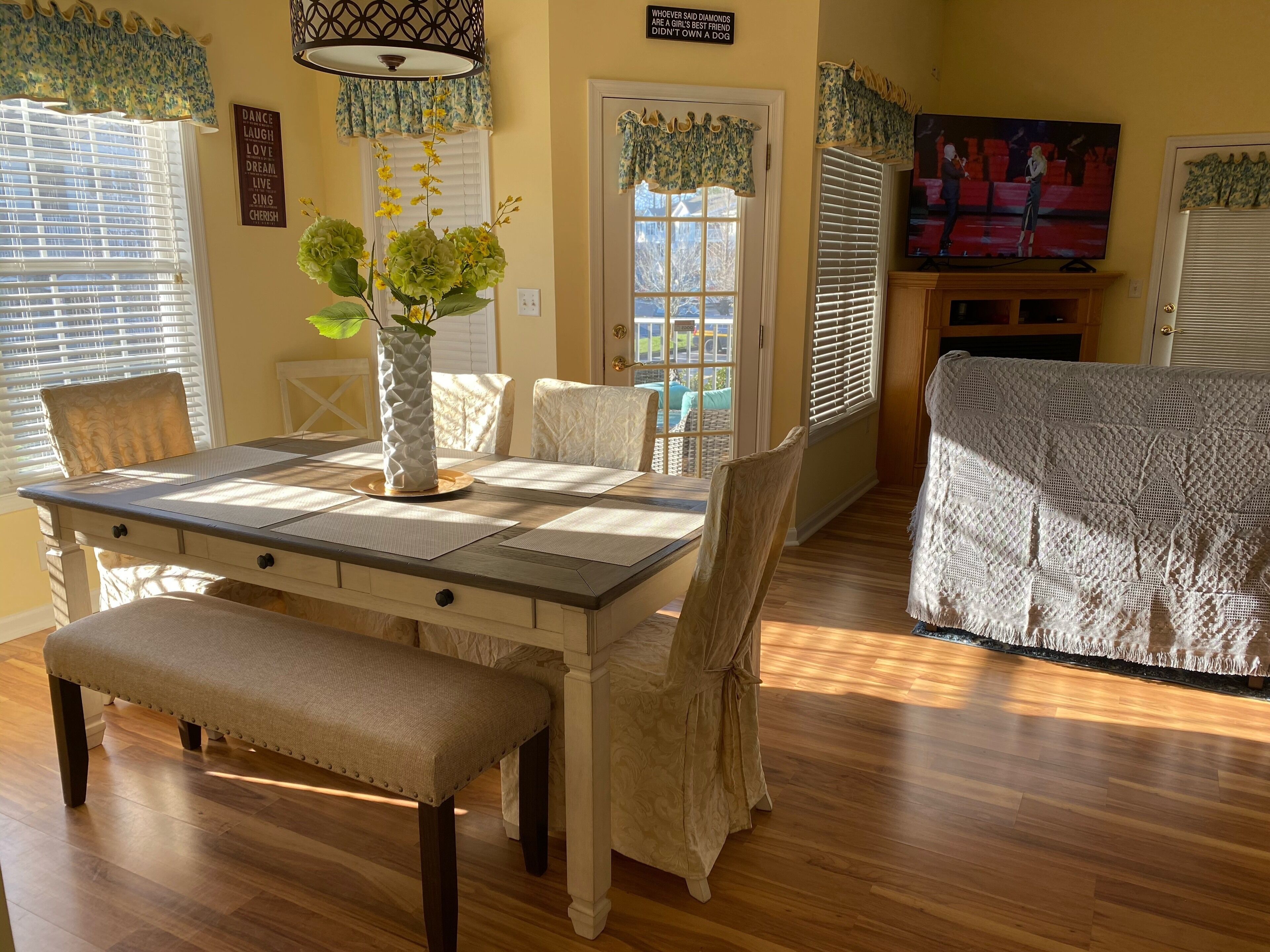 Contemporary 3BD/2BA Condo Perfect for YOUR Next Getaway (Pleasure or Work!)