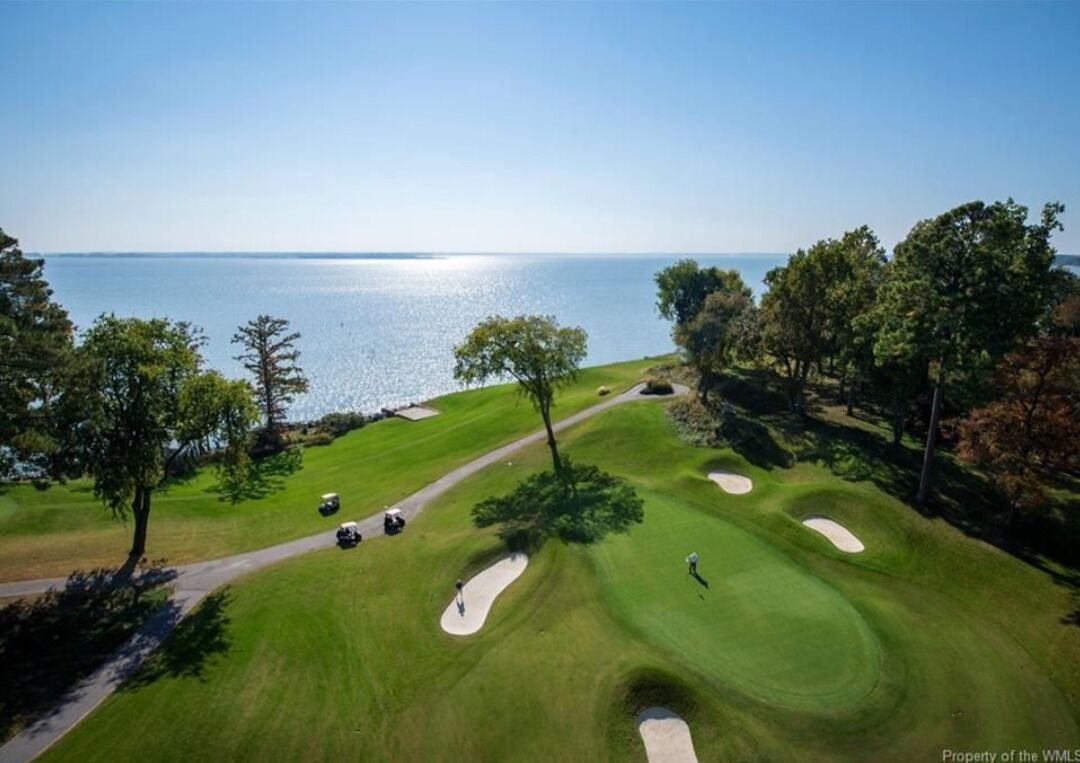 Walk to beaches, large beautiful 2bdrm two bath, "Kingsmill on the James"