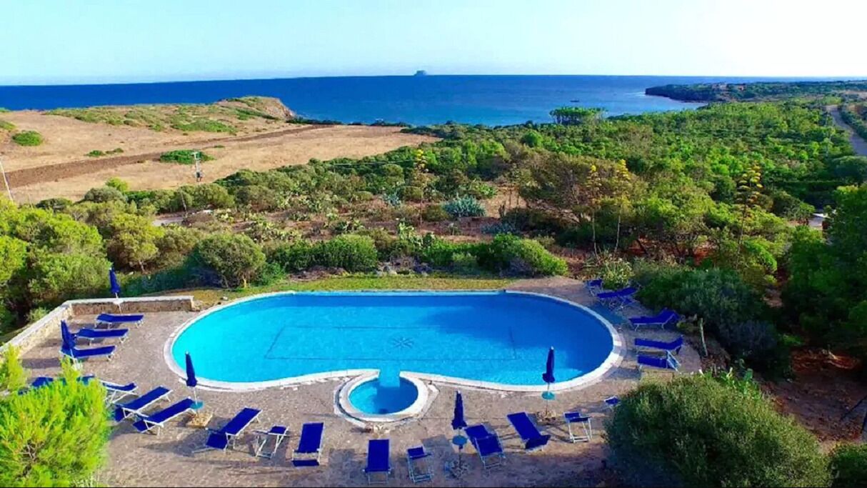 Apartment 4 + 2 people sea view, swimming pool 200 meters from the beach