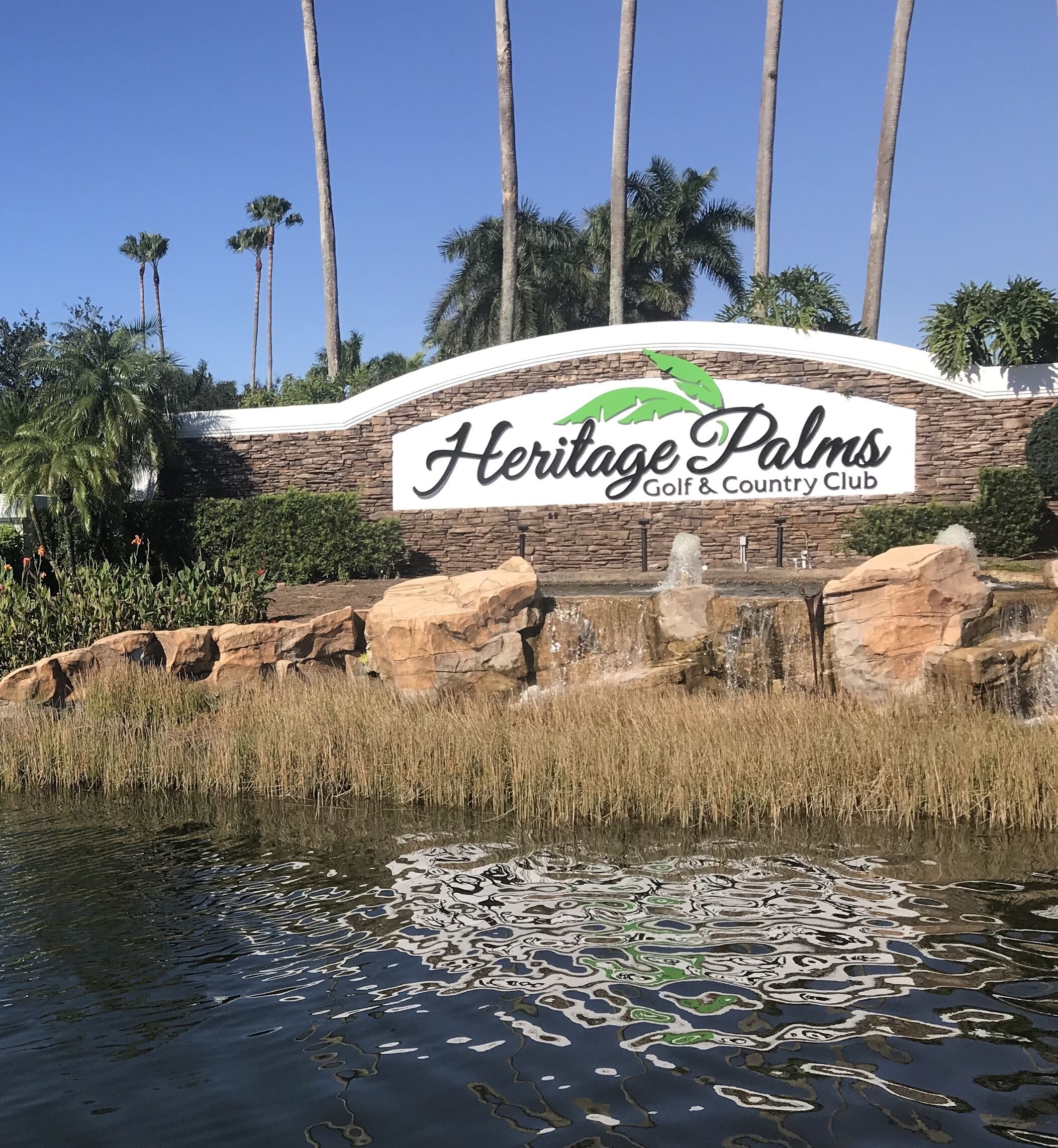 Lakeview, beautifully remodeled condo in 36 hole premier golf community