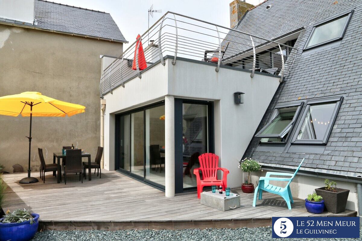 Sea view, 40m from the beach and 300m from all shops