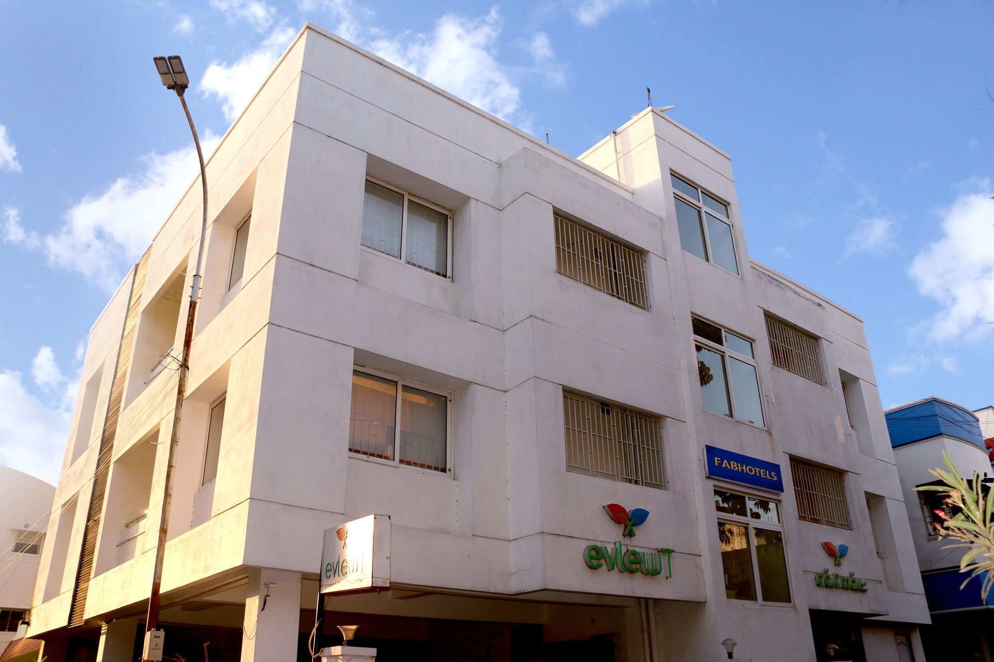Fabhotel Evlewt OMR