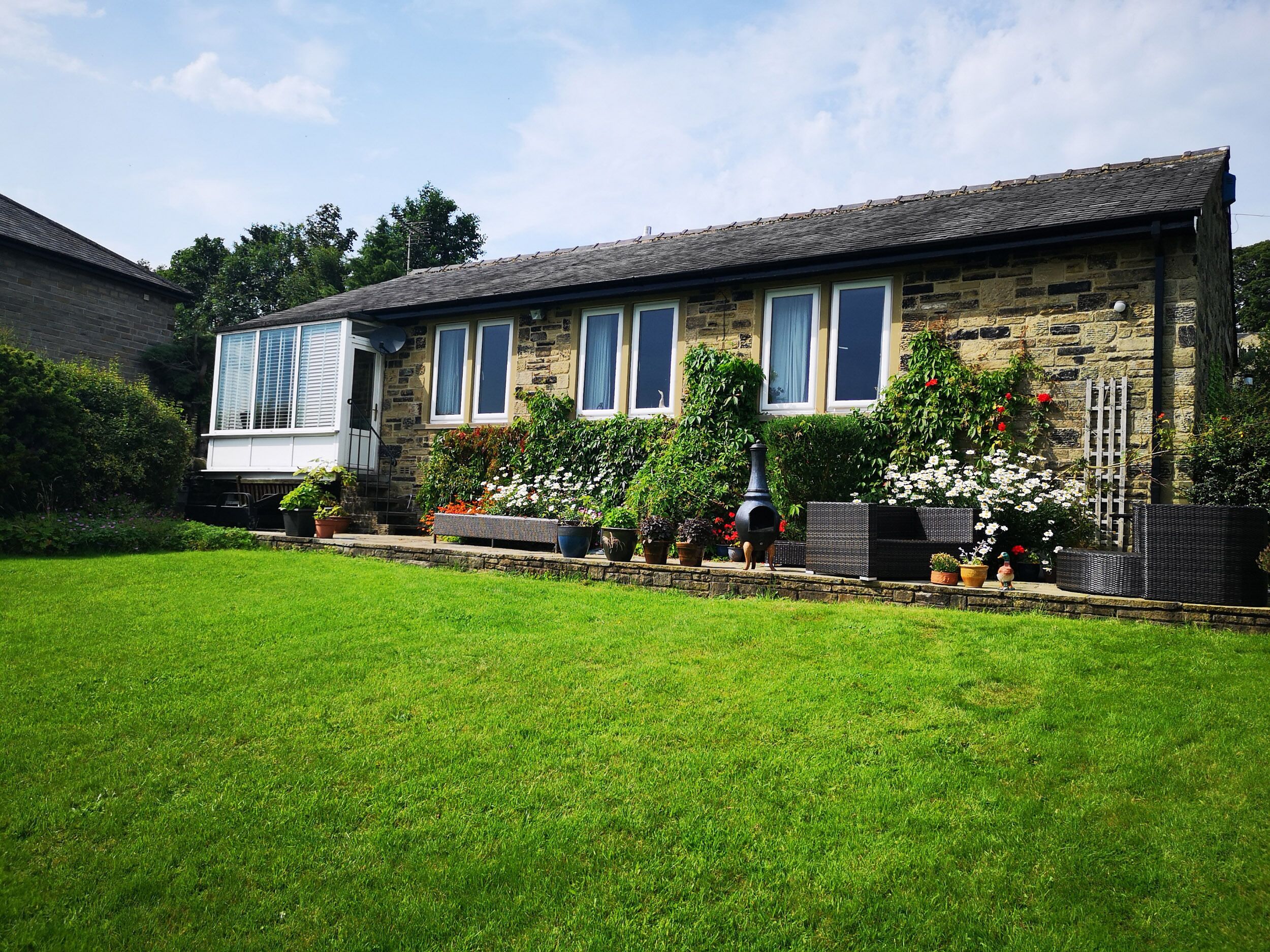 LOWER CROSS, pet friendly, with a garden in Oakworth