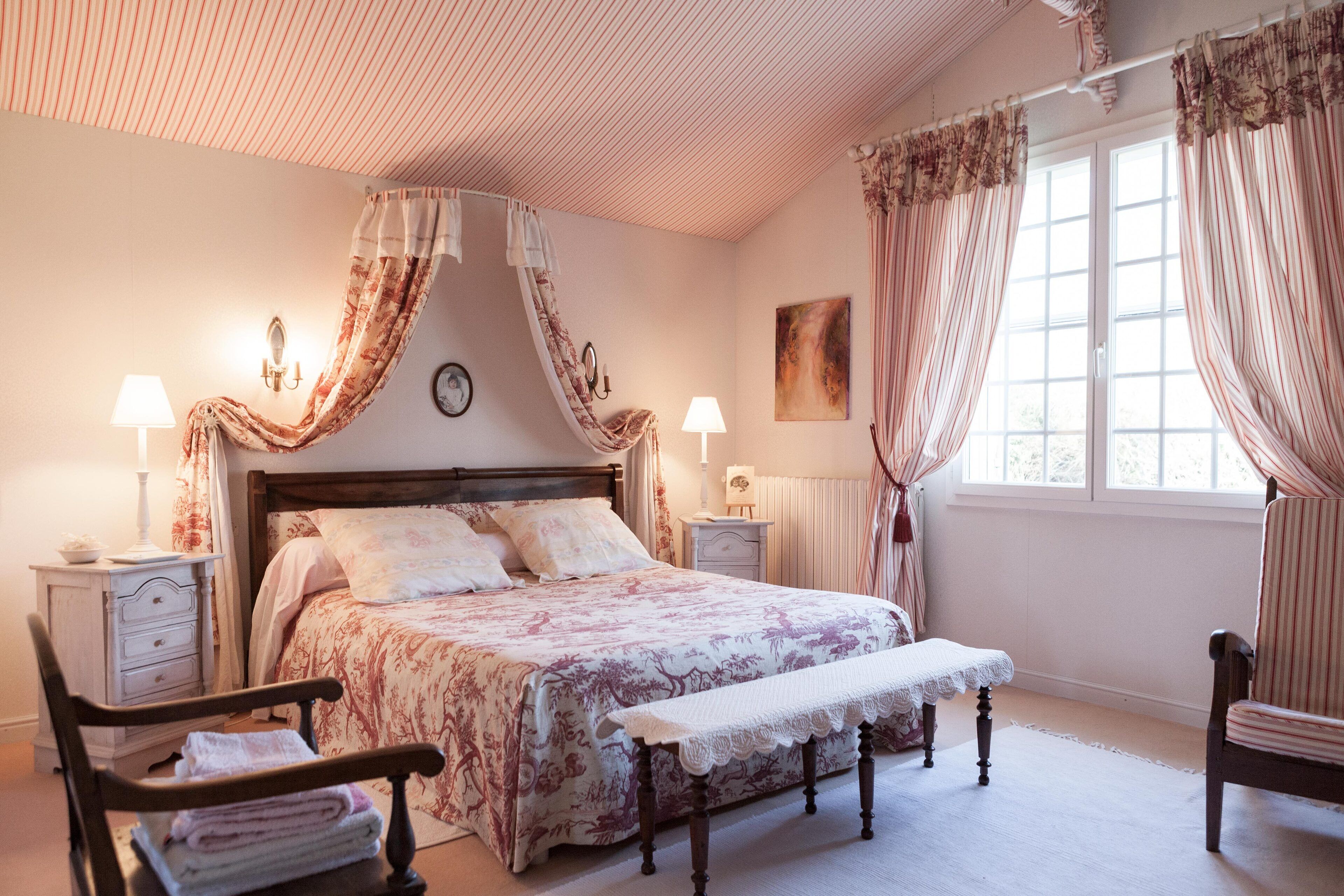 CHARMING BED AND BREAKFAST at the gates of ST EMILION