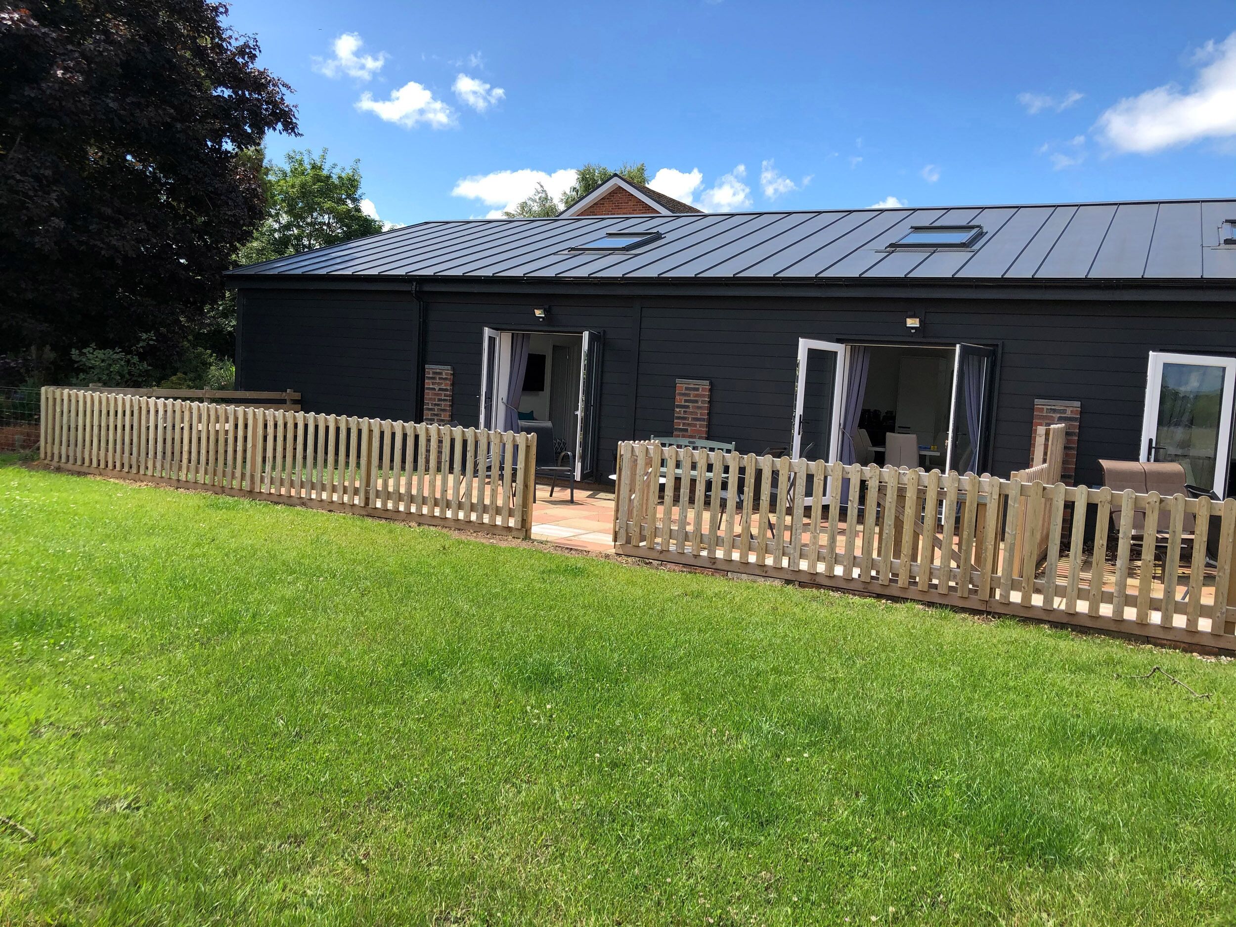 2 BARN COTTAGES, pet friendly, luxury holiday cottage in Whitchurch