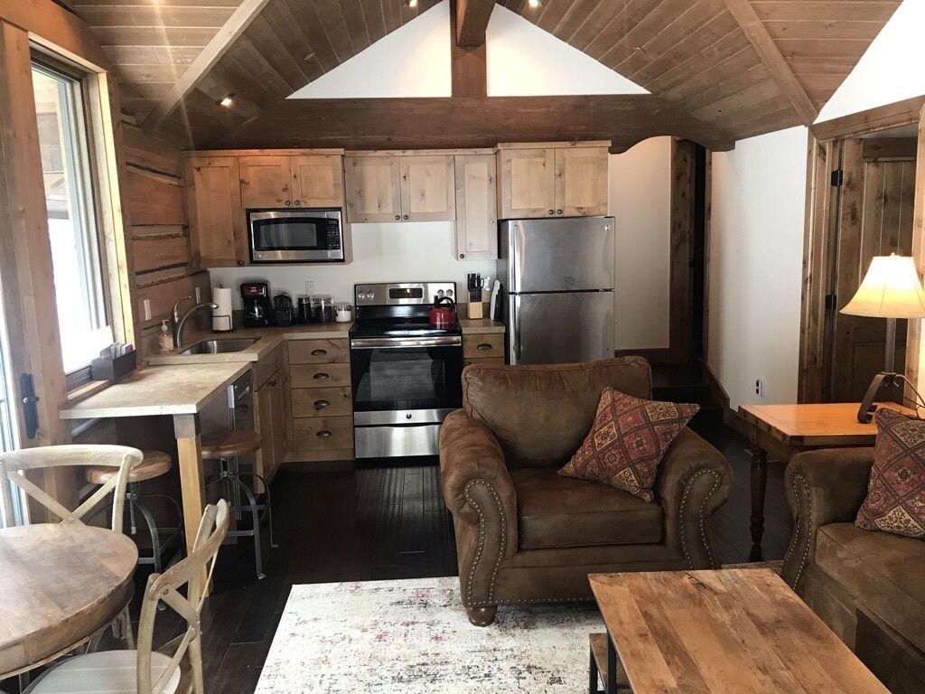 Ski In/Ski Out Guest House at Peak 5 and 1990 Lifts