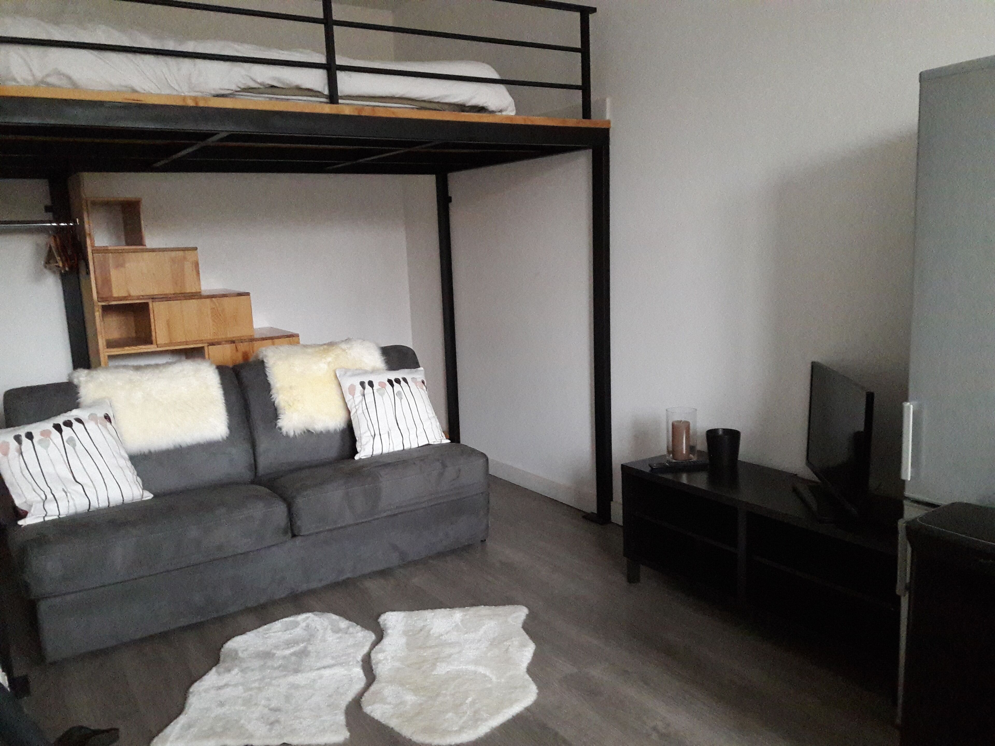 Apartment-Molinel-Apartment-Ensuite with Bath-Balcony