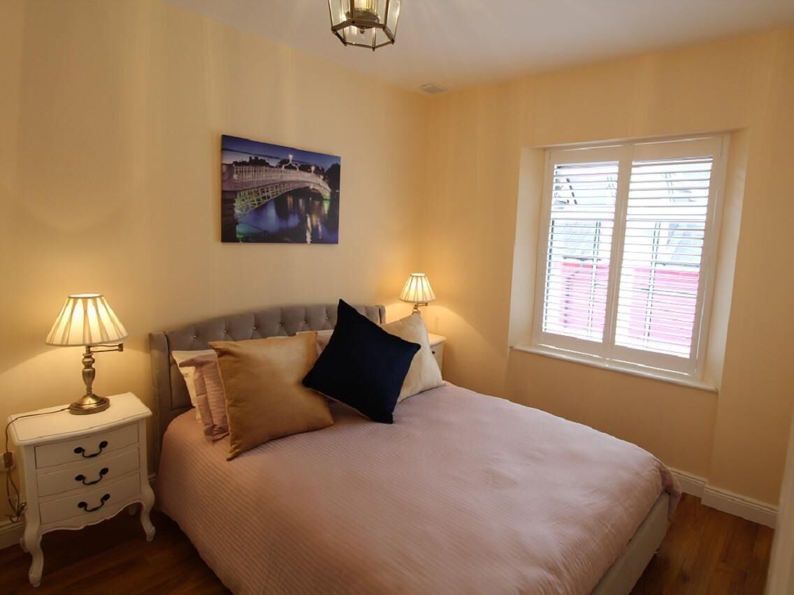 Apartment-Superior-Private Bathroom-Ref C