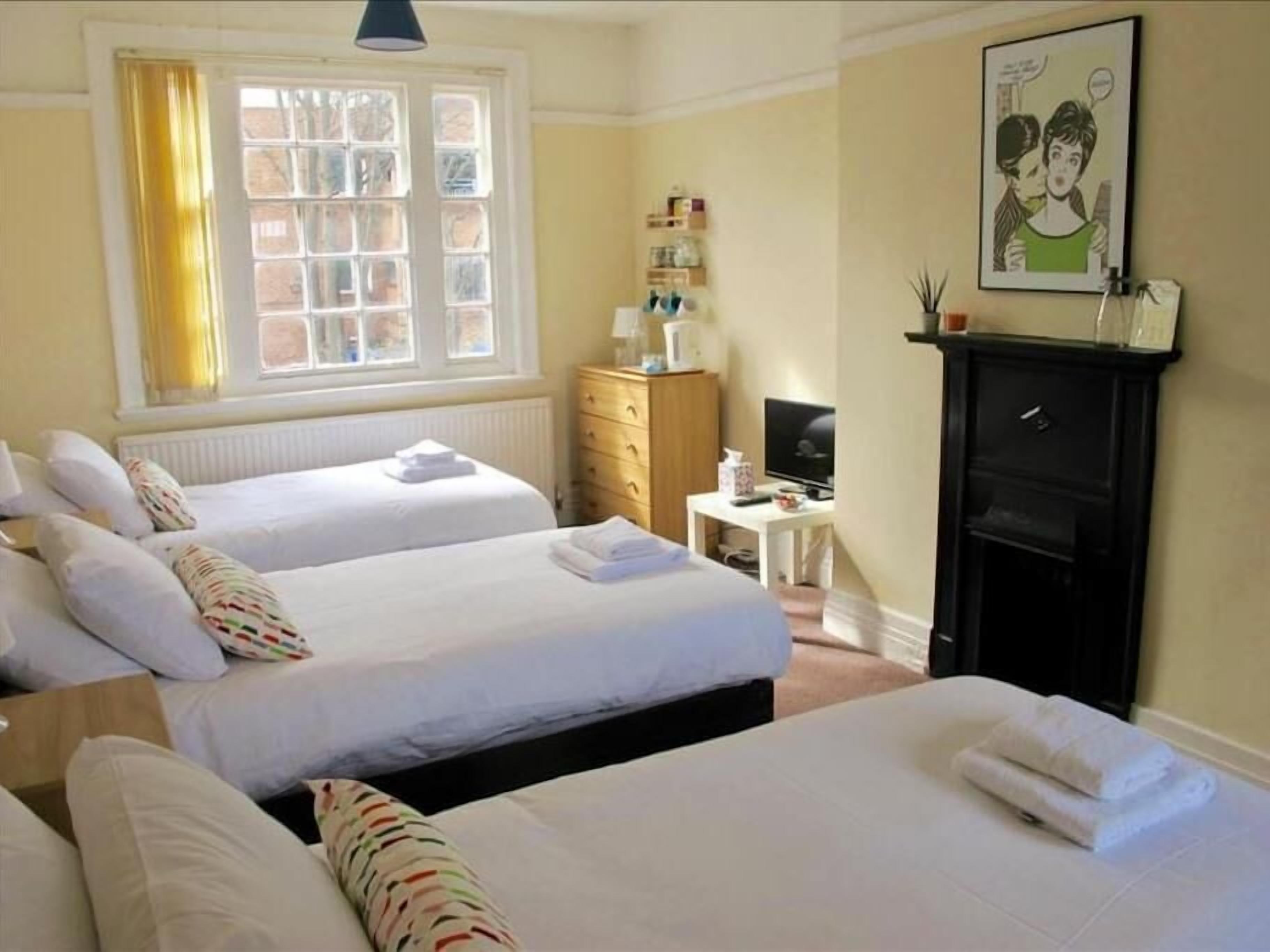 Well equipped large quadruple/family room @Jollys