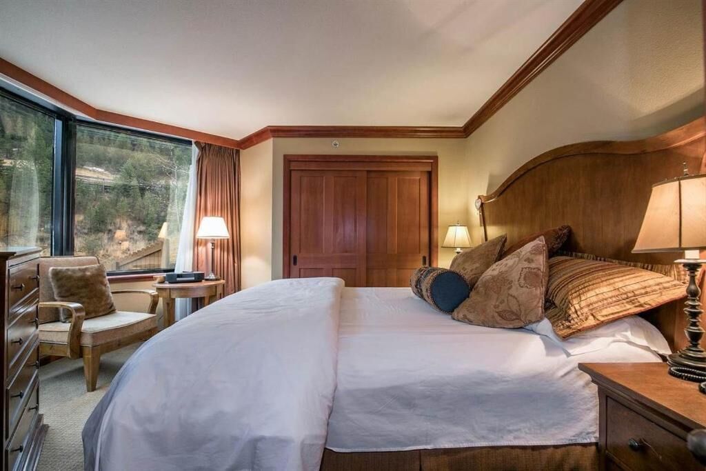 Squaw Creek Resort 1 Bedroom with Kitchenette, Ski in/out