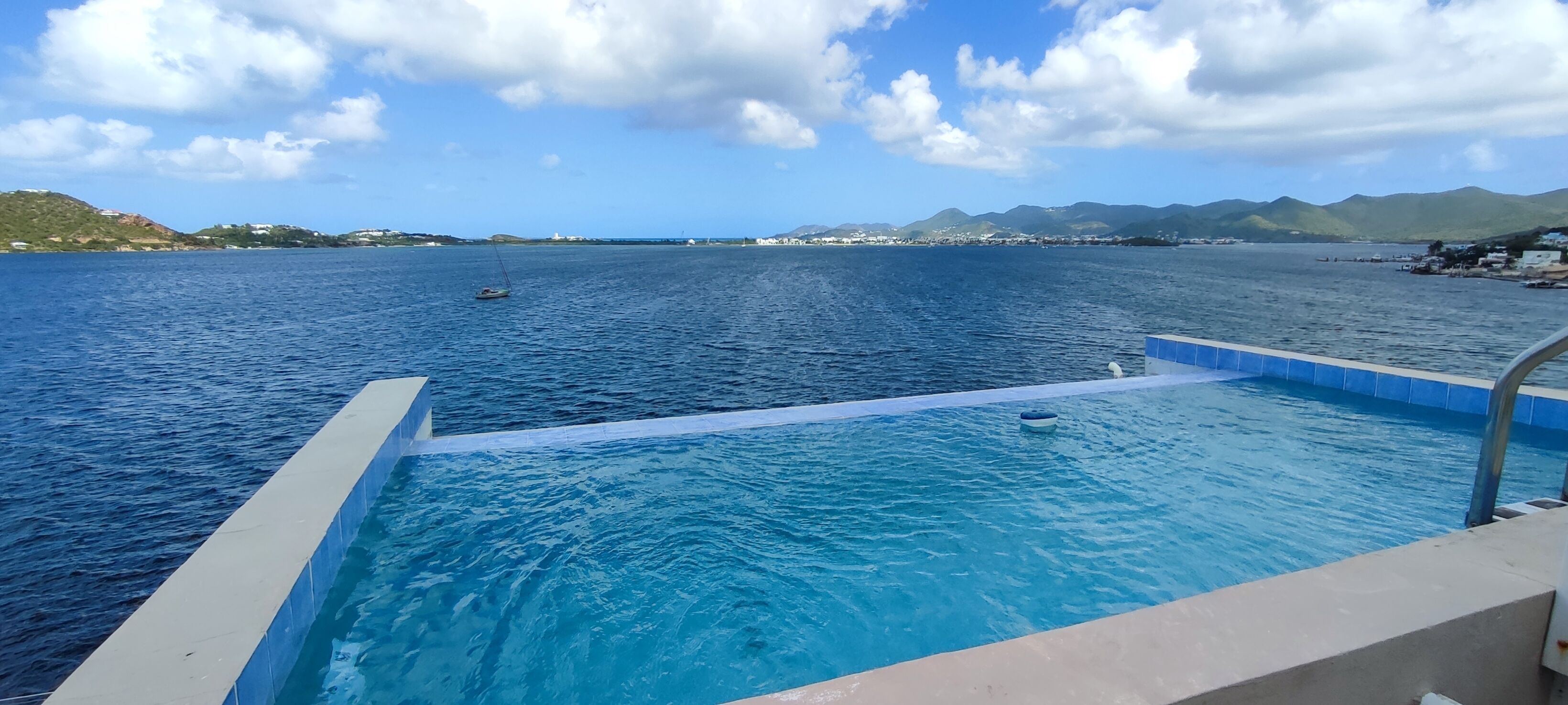 Penthouse Apartment - Infinity Rooftop Pool