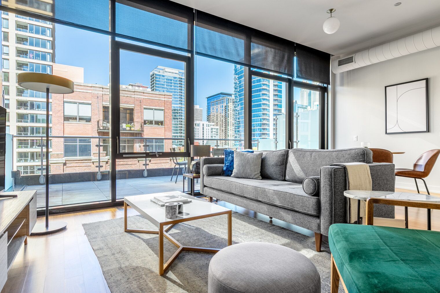 Generous River North 3BR w/ Gym, Rooftop, walk to L & Park, by Blueground (ID #CHI324)