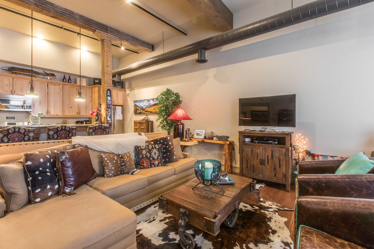 Luxury 2 bedroom/2 bath Loft - Downtown Ouray - Overlooking Main Street - A/C