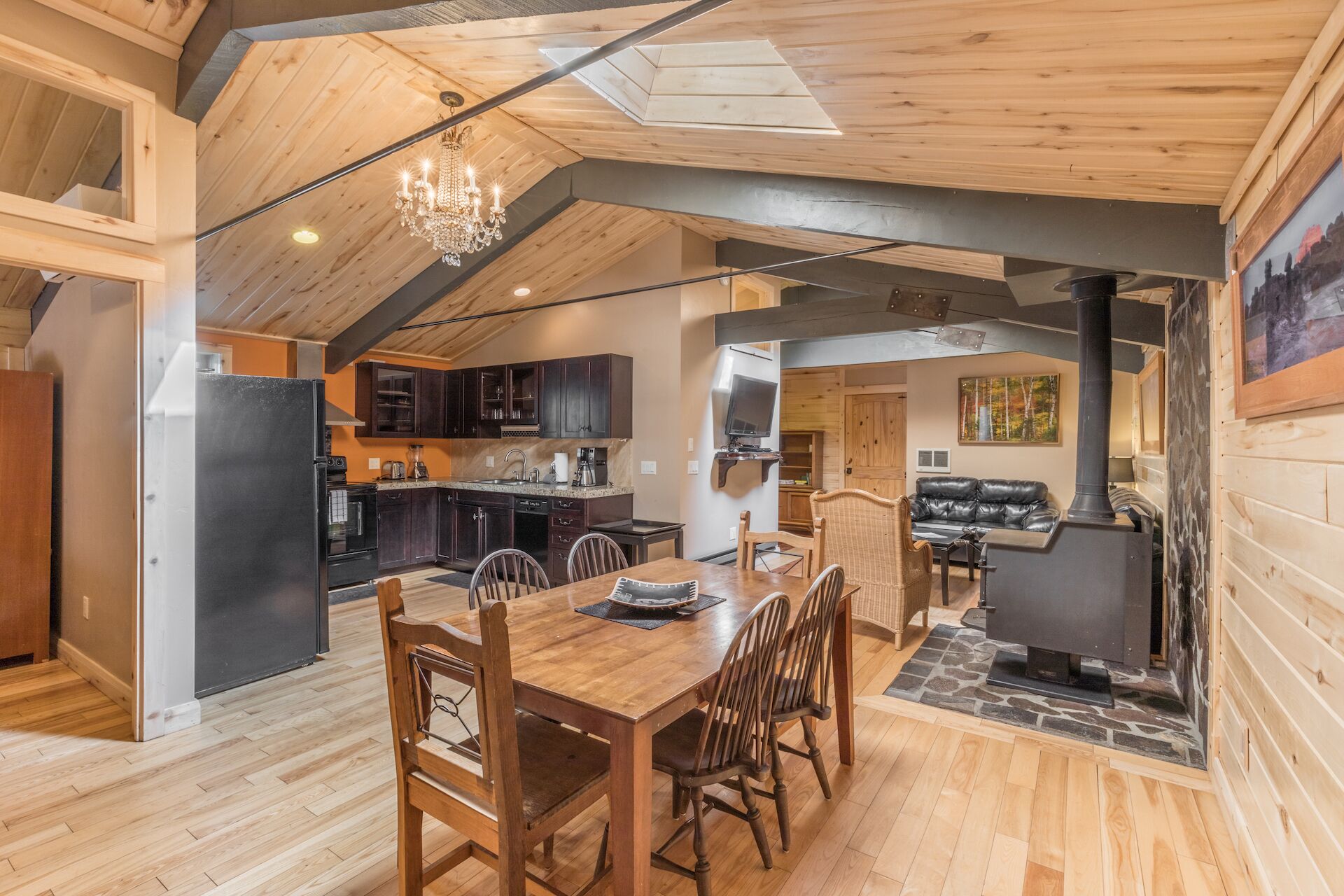 Renovated Historic Suite - Air Conditioning! - Heart of Downtown Ouray