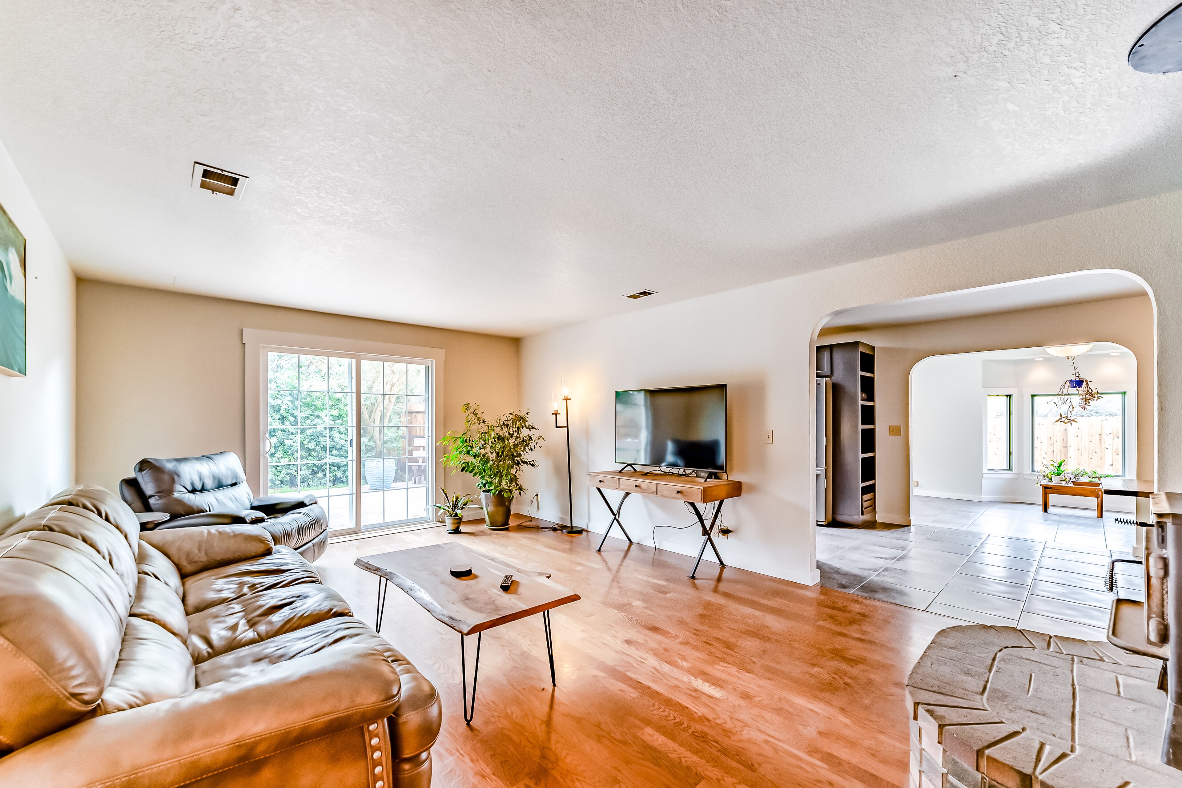 Dog-Friendly Home w/ a Large Yard, Free WiFi, Washer/Dryer, & Pool Table