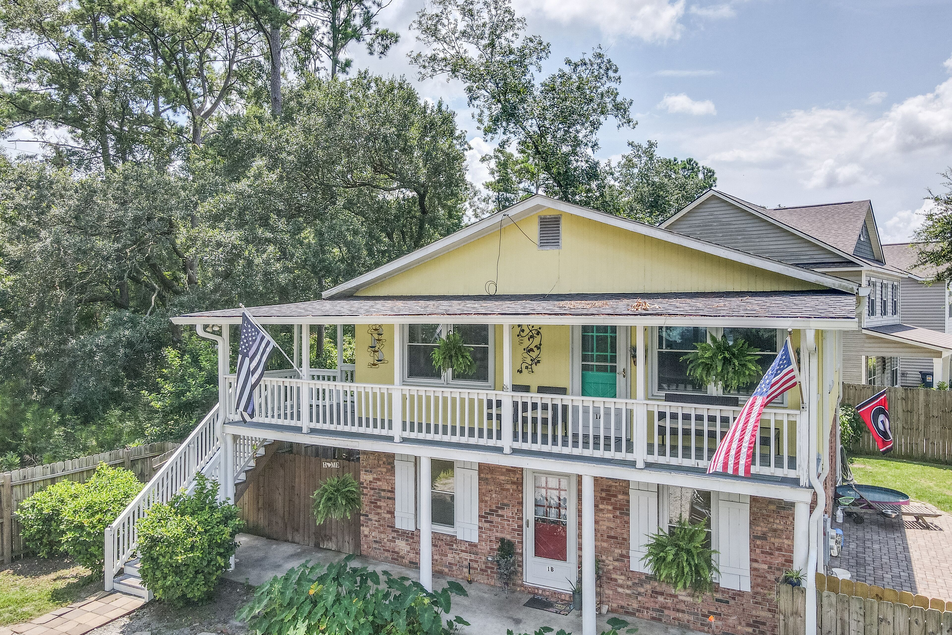 Modern Home w/ 2 Queen Beds,  1 Bath - Upper Unit on Ladys Island, Beaufort