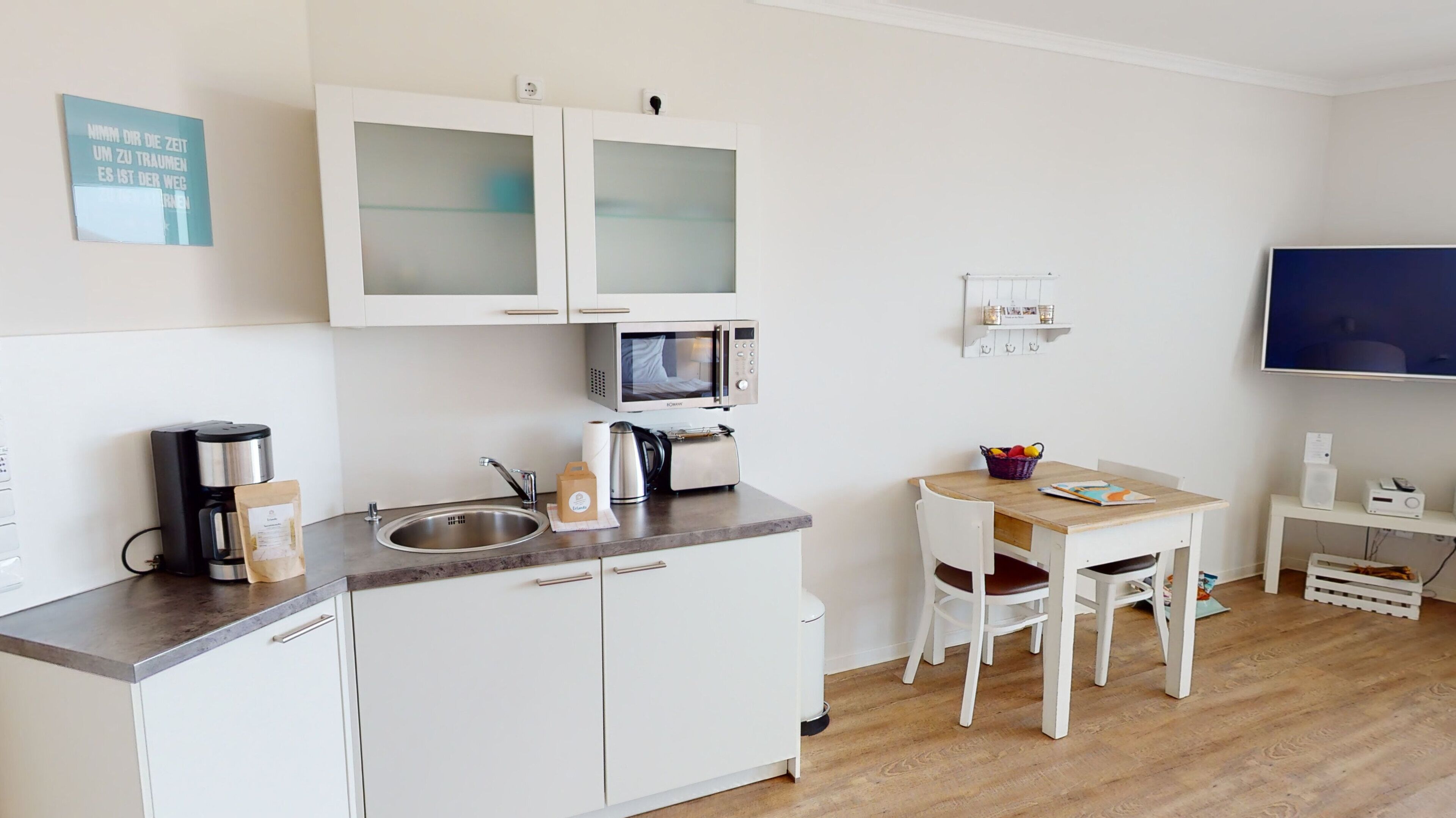 Modern 2 room apartment for 2 people and dog with balcony and sea view