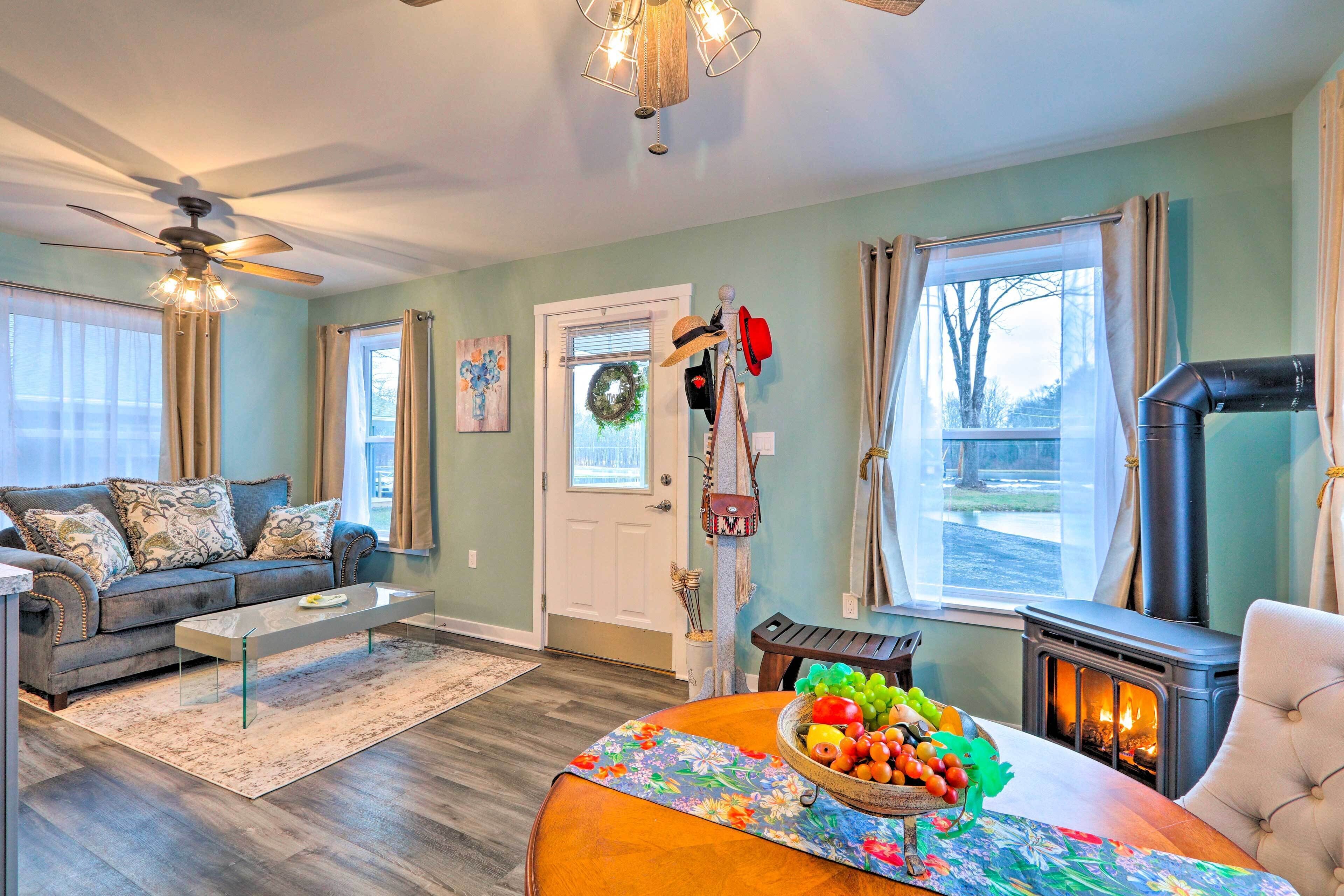 Brodheadsville Cottage w/ Fire Pit Near Ski Resort