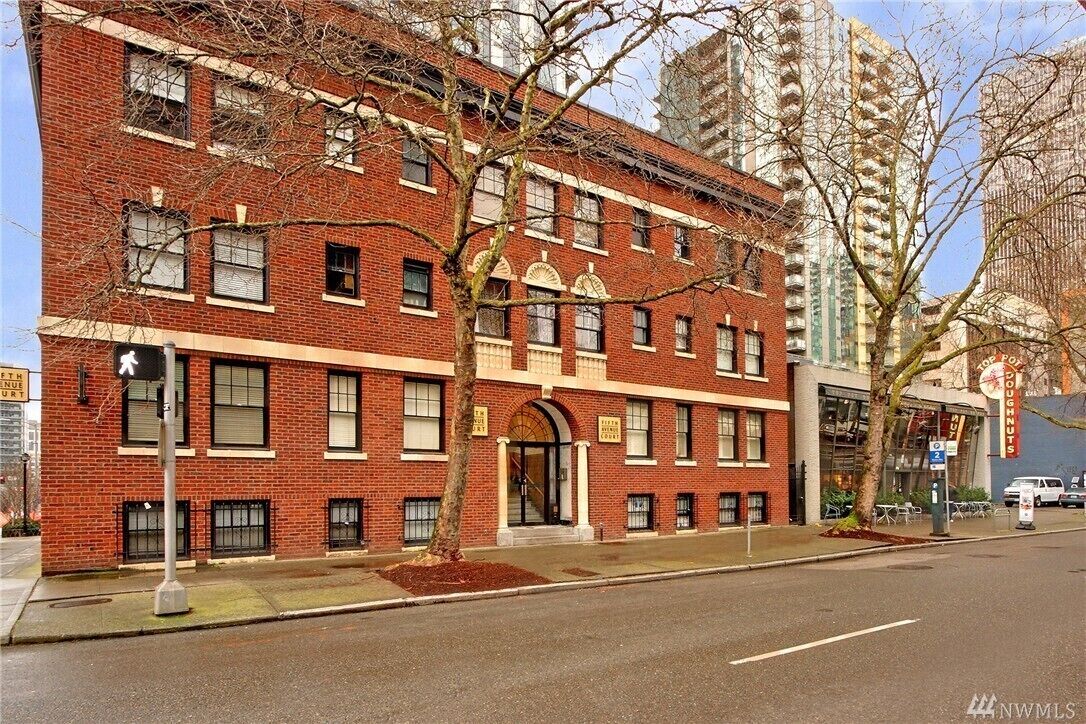 Clean and Cozy Belltown Condo in the heart of the Seattle 